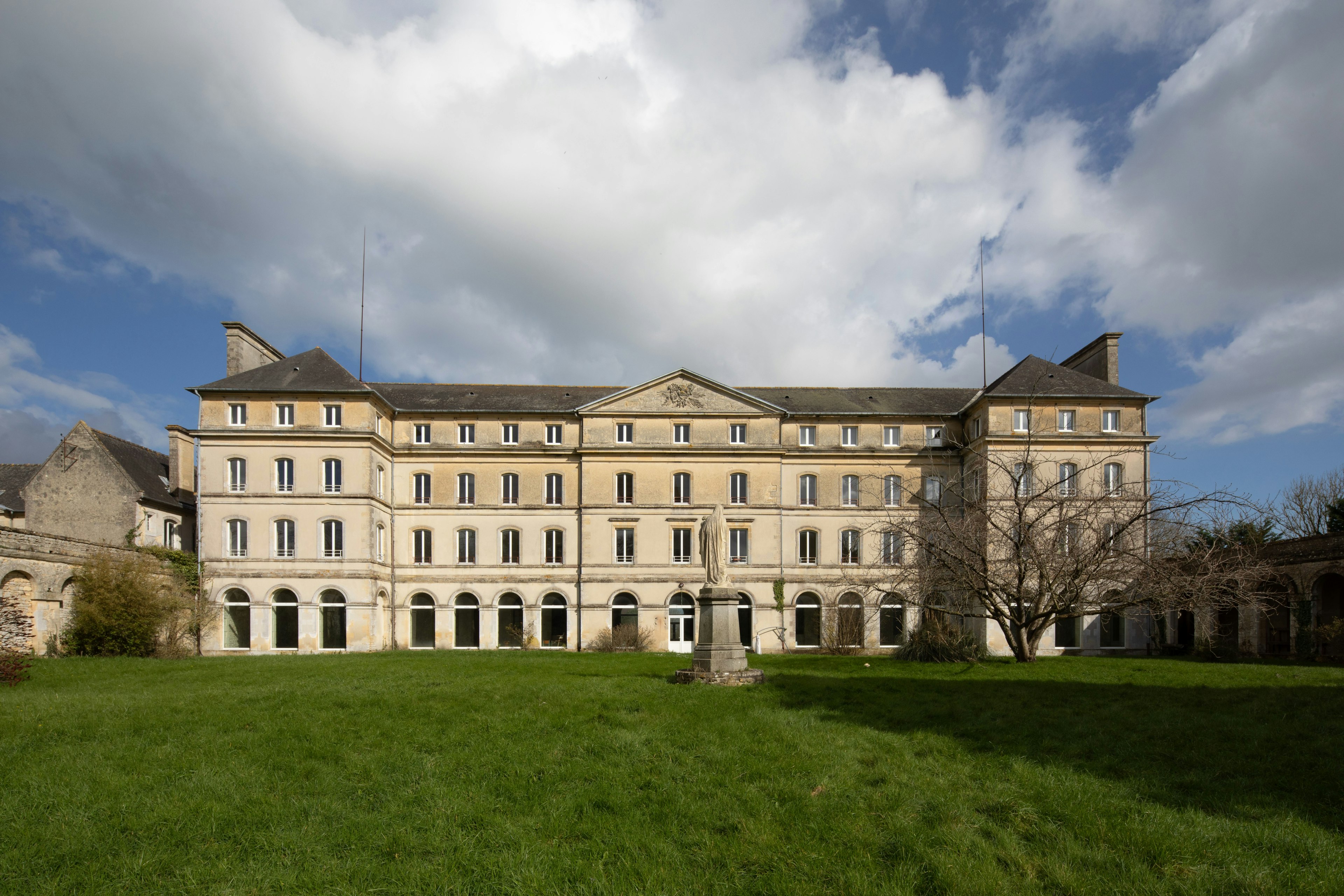 grass, plant, architecture, building, campus, housing, lawn, house, manor