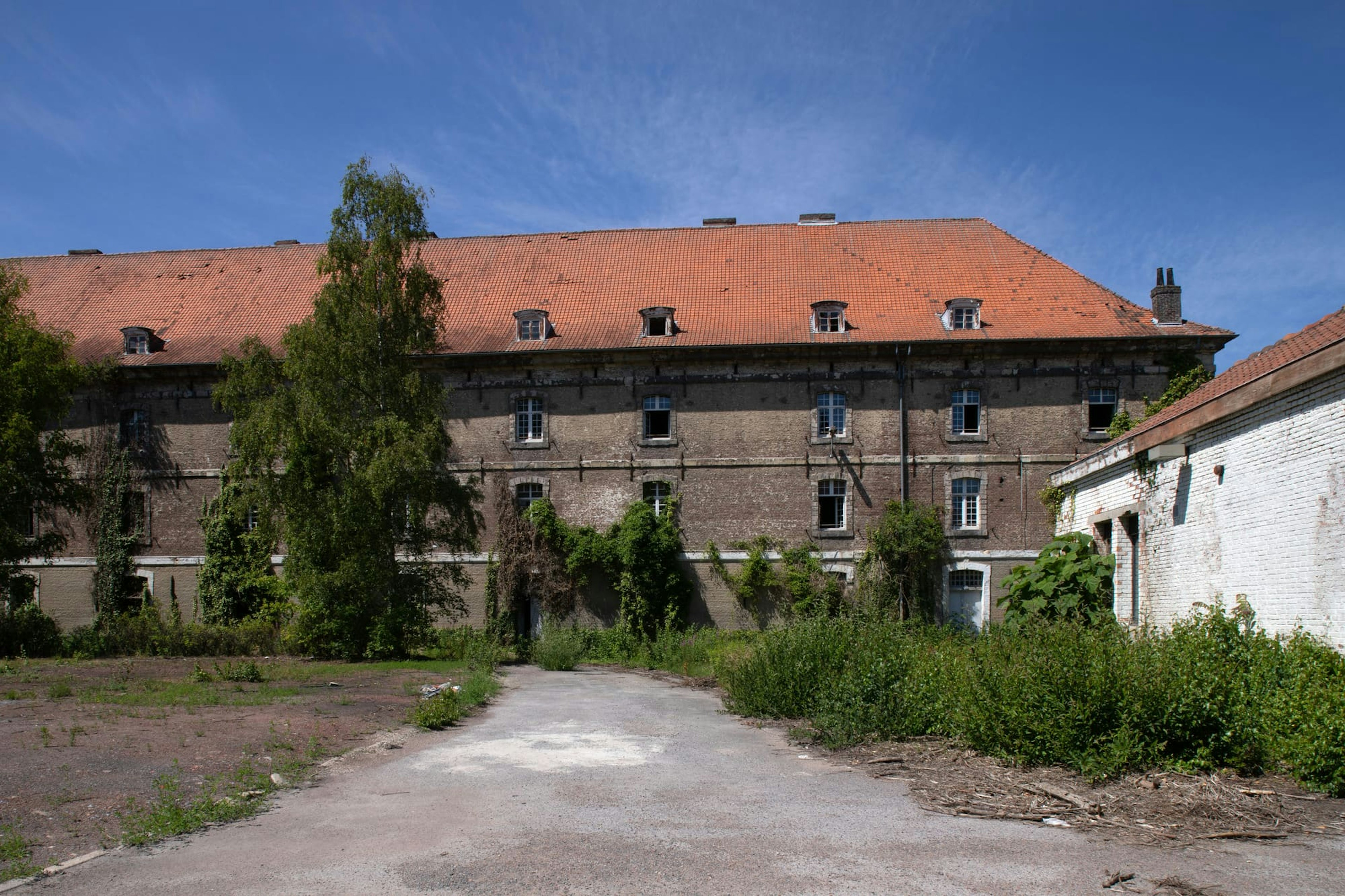 architecture, building, monastery, housing, city, house, outdoors, roof
