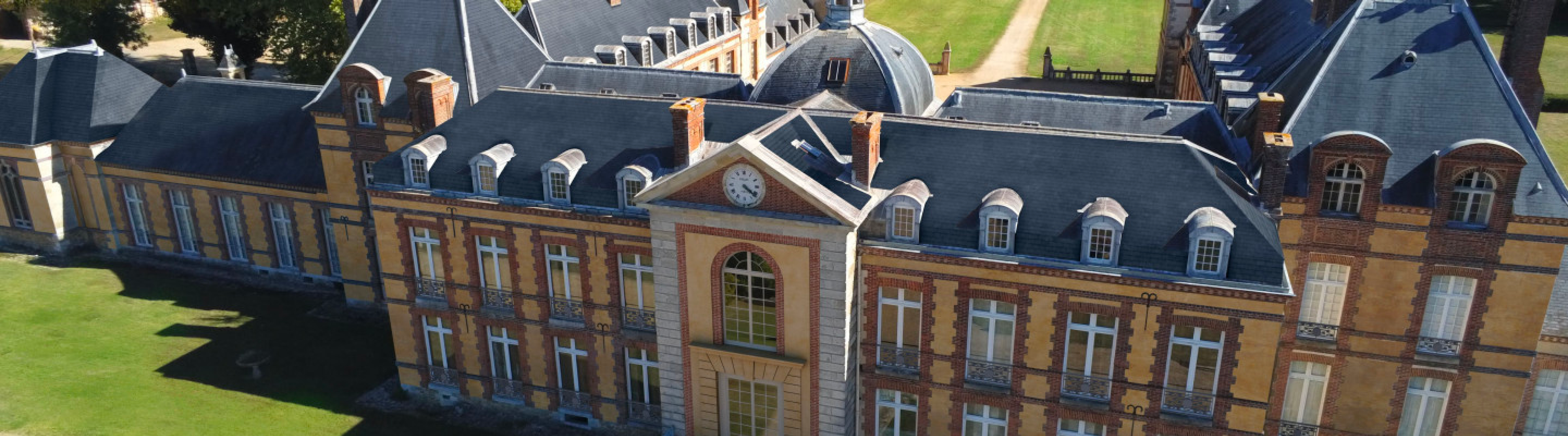 architecture, building, housing, house, outdoors, arch, gothic arch