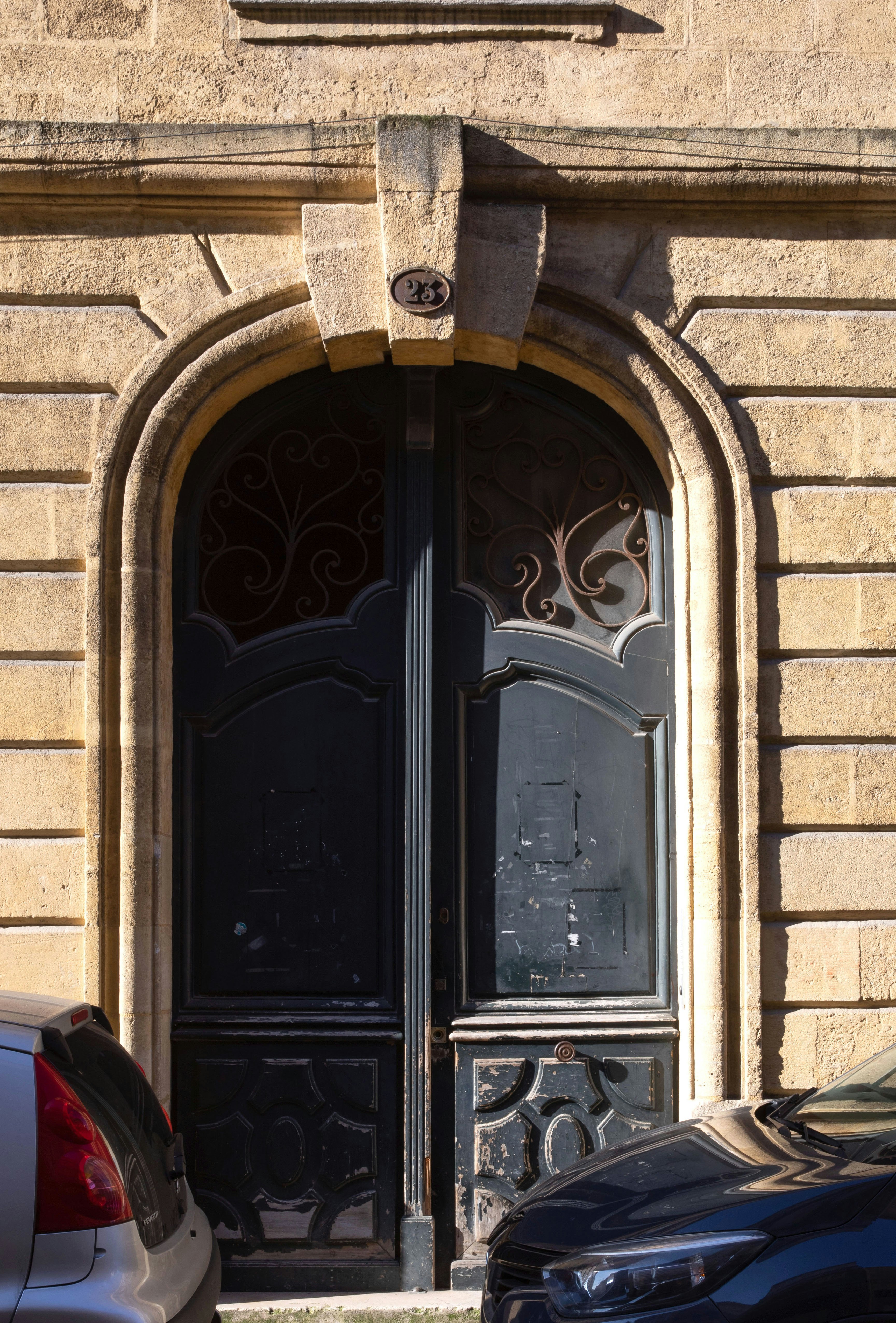 avant, bordeaux, arch, architecture, alloy wheel, car, machine, spoke, vehicle, wheel, door, gothic arch