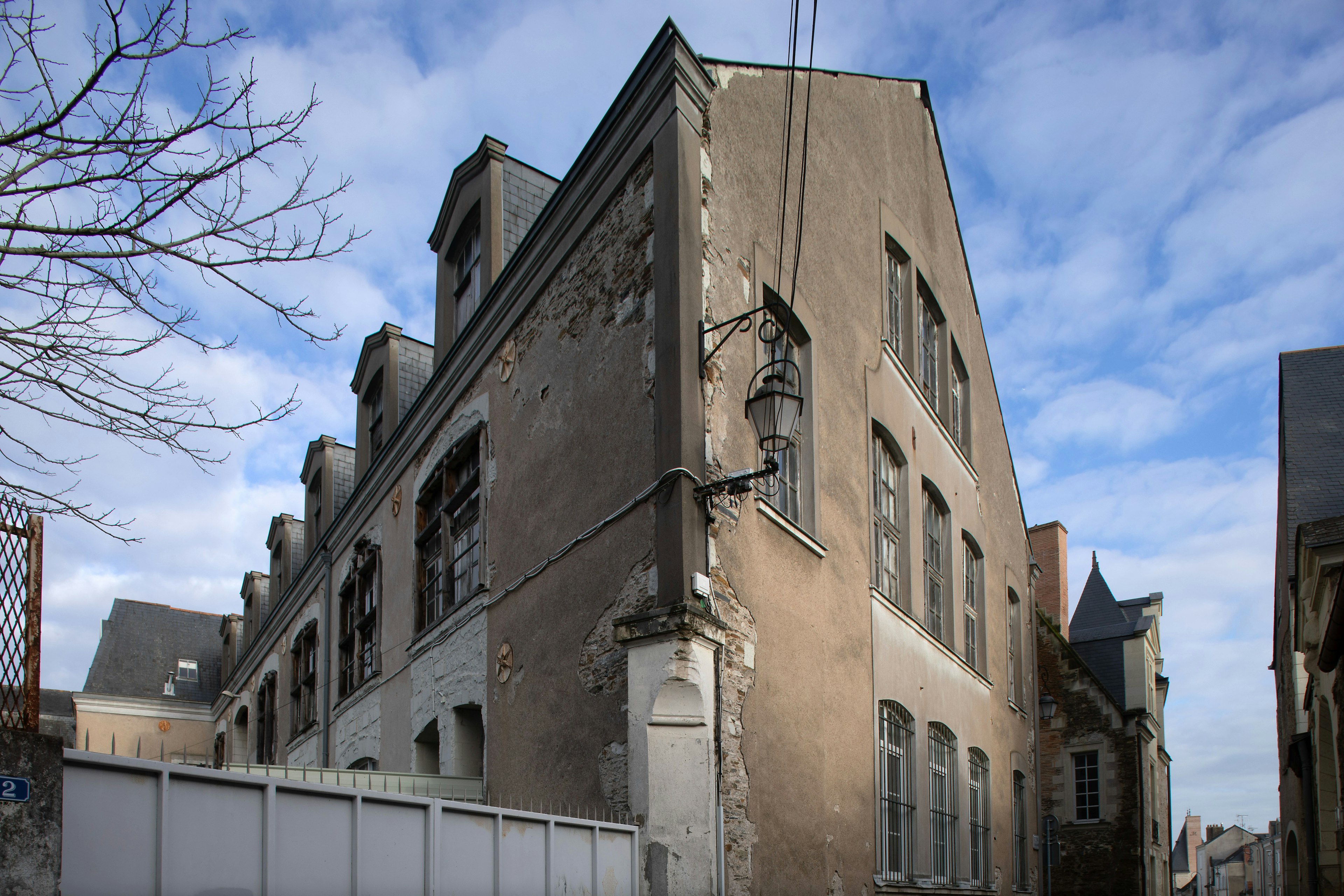 angers, clos vauvert, neighborhood, city, urban, architecture, building, monastery, office building, lamp, person, road