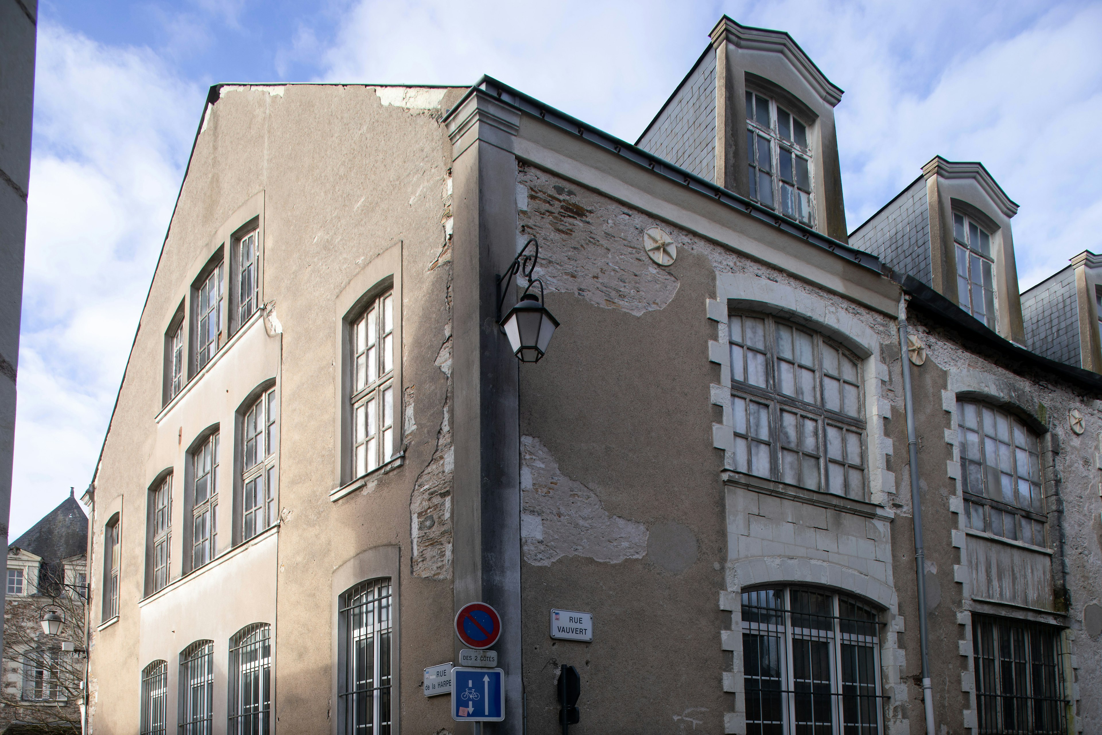 angers, clos vauvert, city, condo, housing, lamp, urban, monastery, apartment building, window, office building, neighborhood