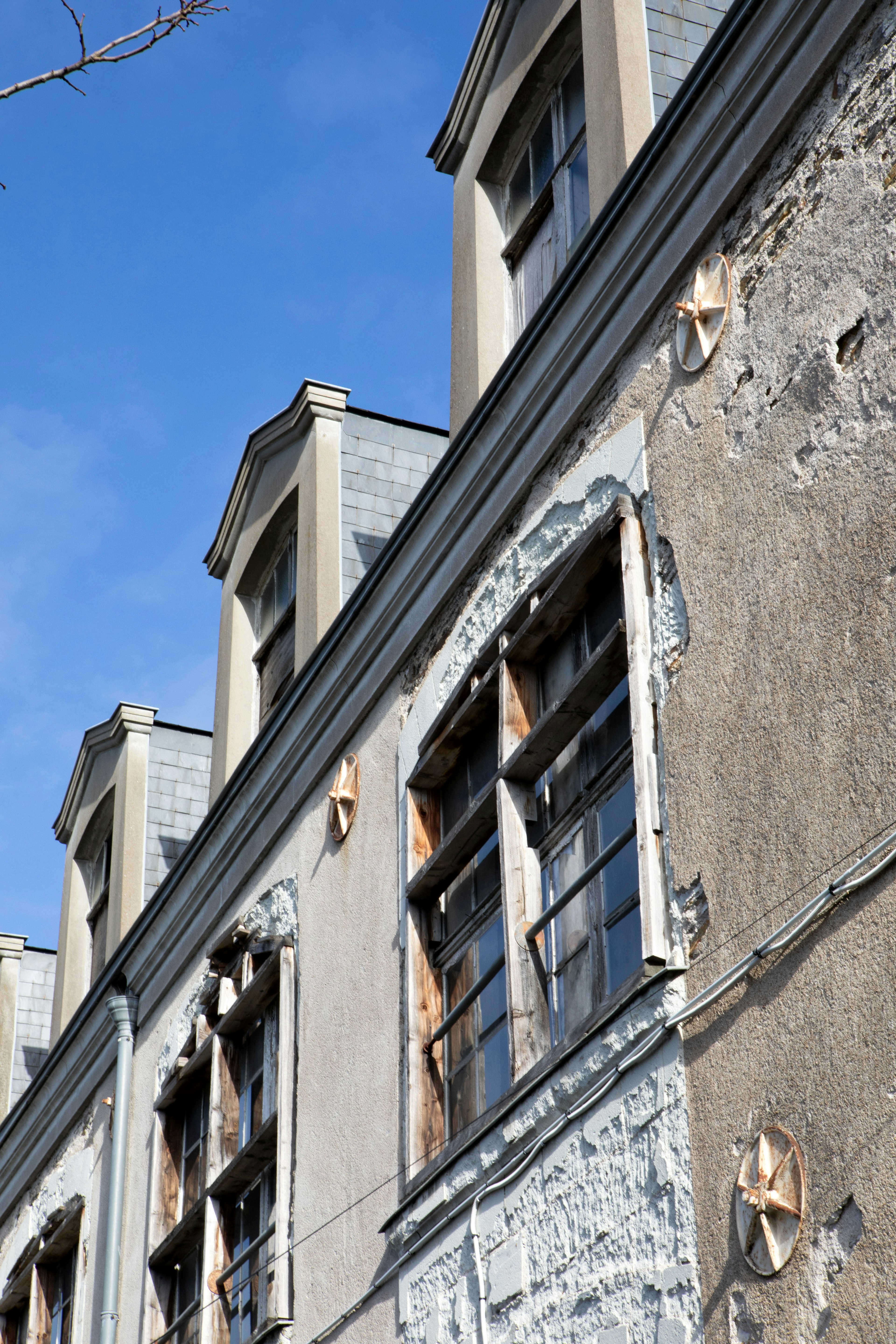 angers, clos vauvert, architecture, building, home damage