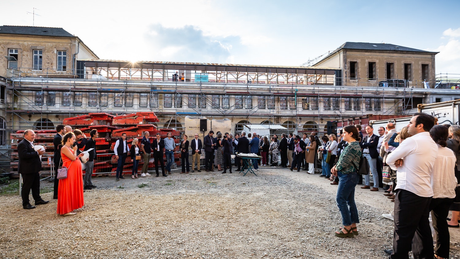 carole bertaux photographe, evenement, hôtel dieu, ille et vilaine, linkcity, bretagne, rennes, reportage, formal wear, dress, fashion, gown, person, adult, male, man, jeans, suit