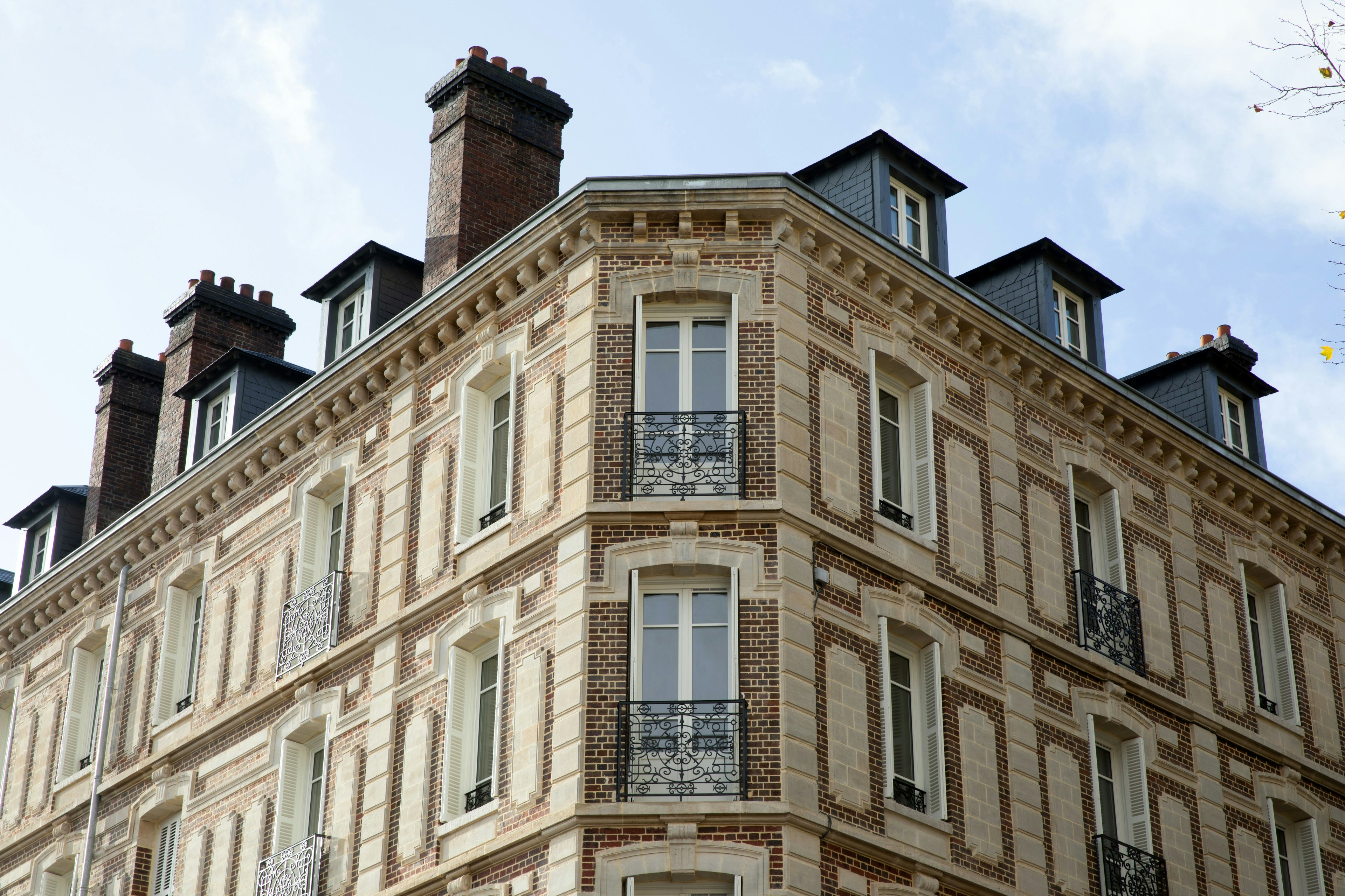 city, apartment building, architecture, building, high rise, urban, window, condo, housing, bay window