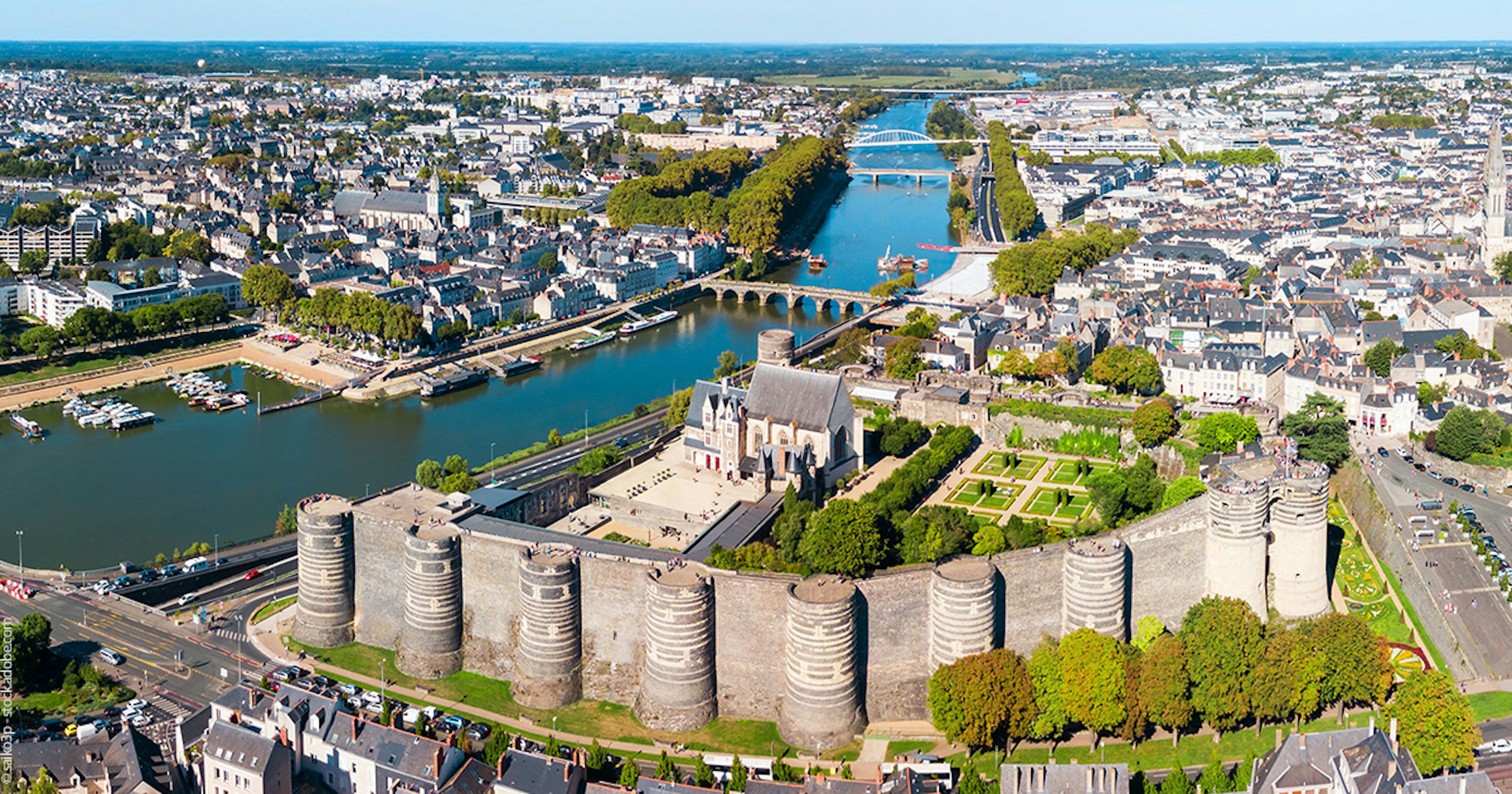 architecture, building, castle, fortress, cityscape, urban, outdoors