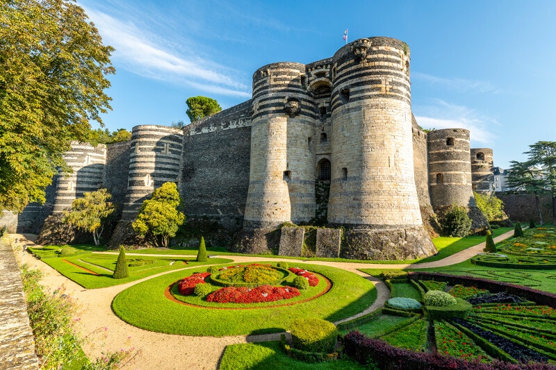 angers, chateau, chateau d'angers, france, maine-et-loire, pays-de-la-loire, anjou, gaudard, sebastien, sebastien gaudard, architecture, building, castle, fortress, grass, plant