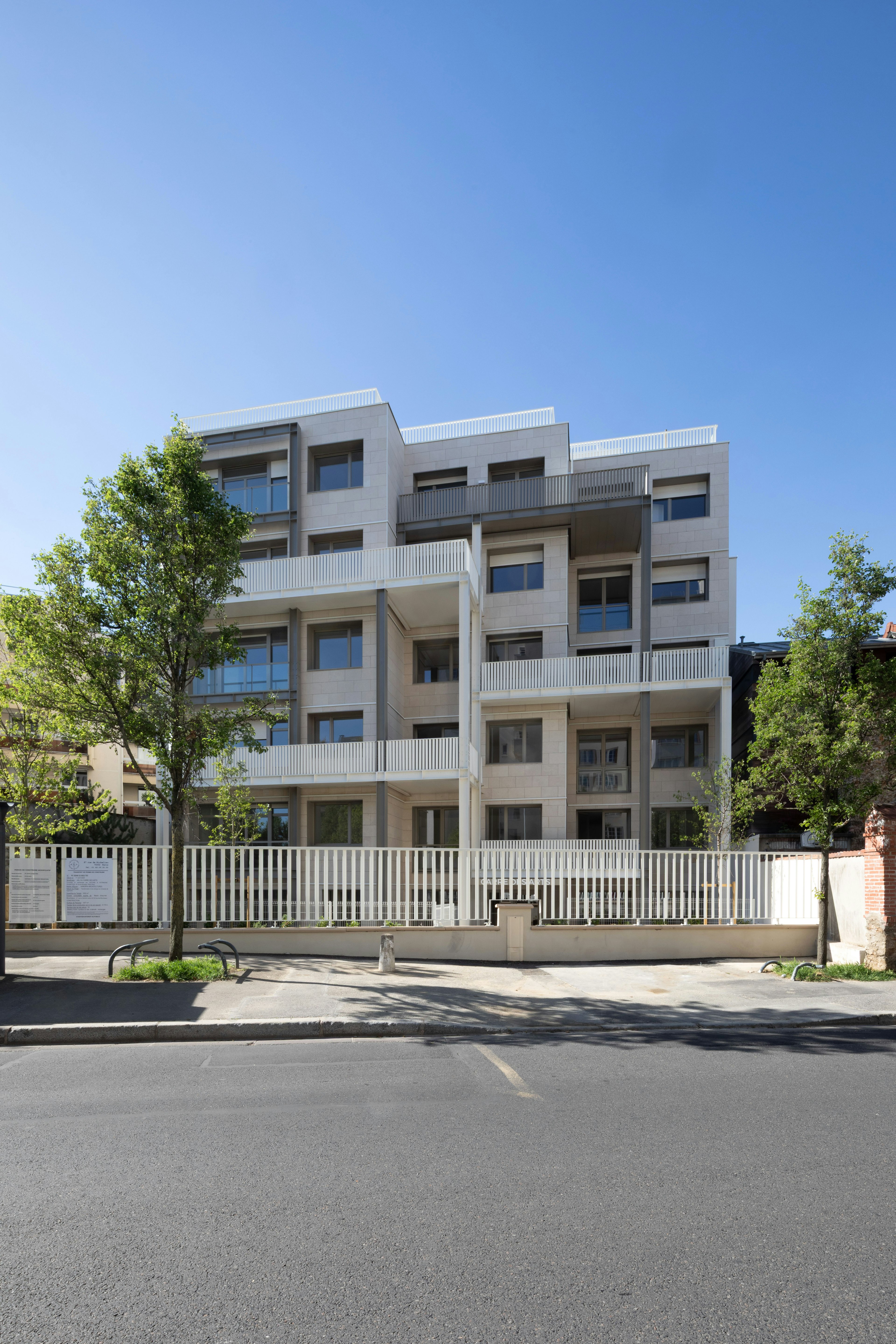 city, urban, apartment building, high rise, condo, housing, outdoors, nature, office building, yard