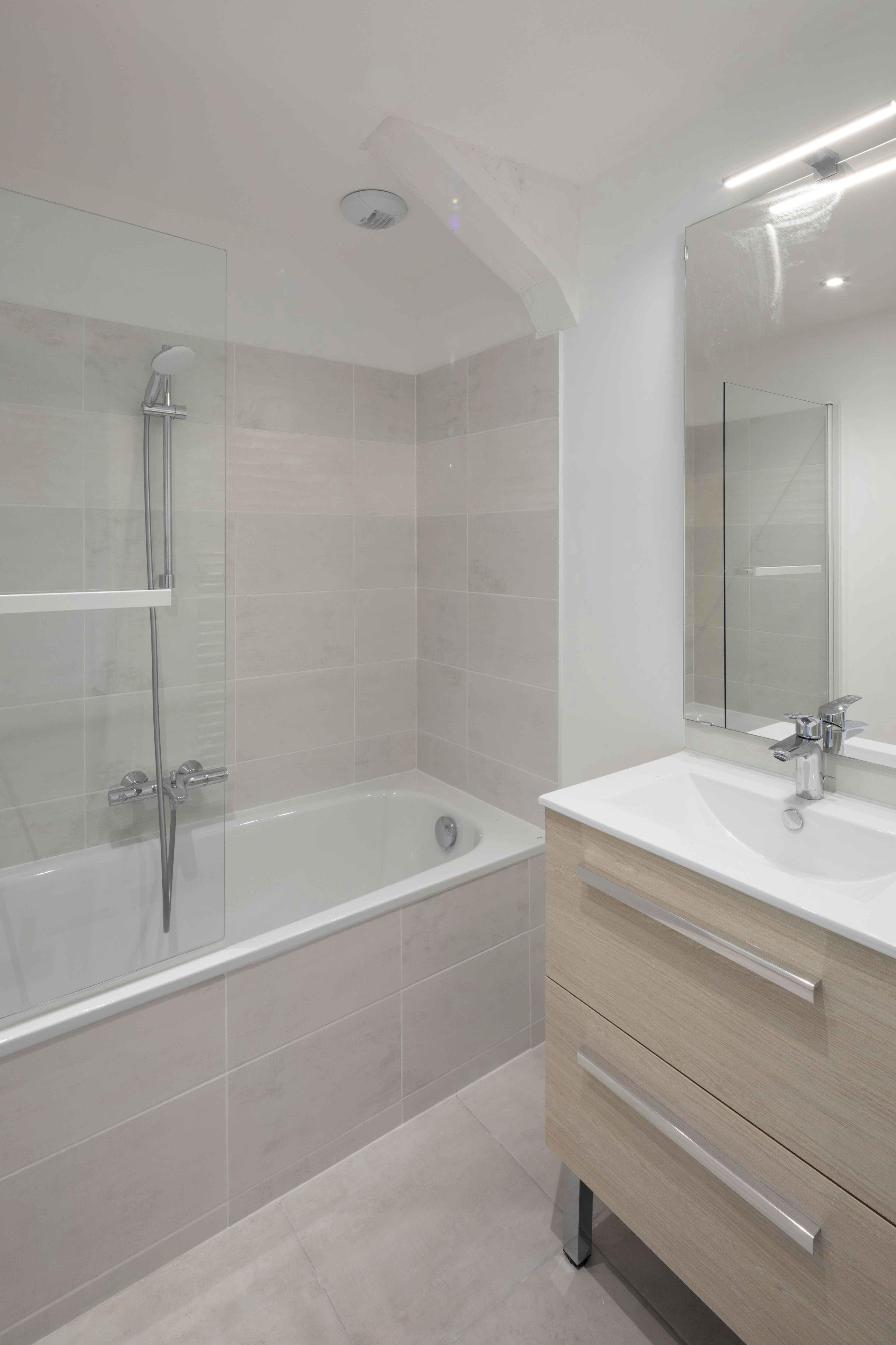 bathing, bathtub, person, tub, indoors, sink