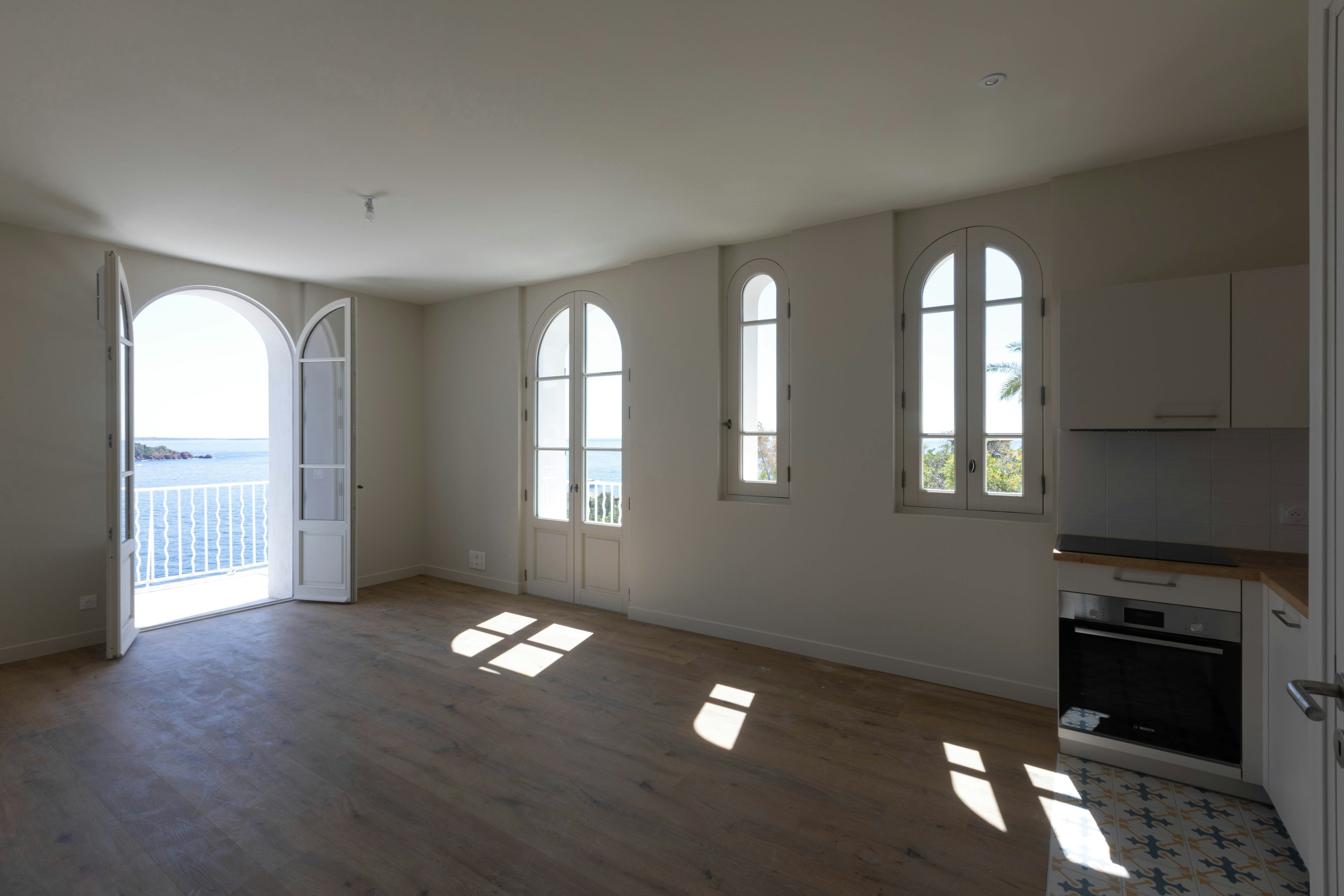 corner, floor, flooring, indoors, arch, penthouse, door, housing, interior design, wood