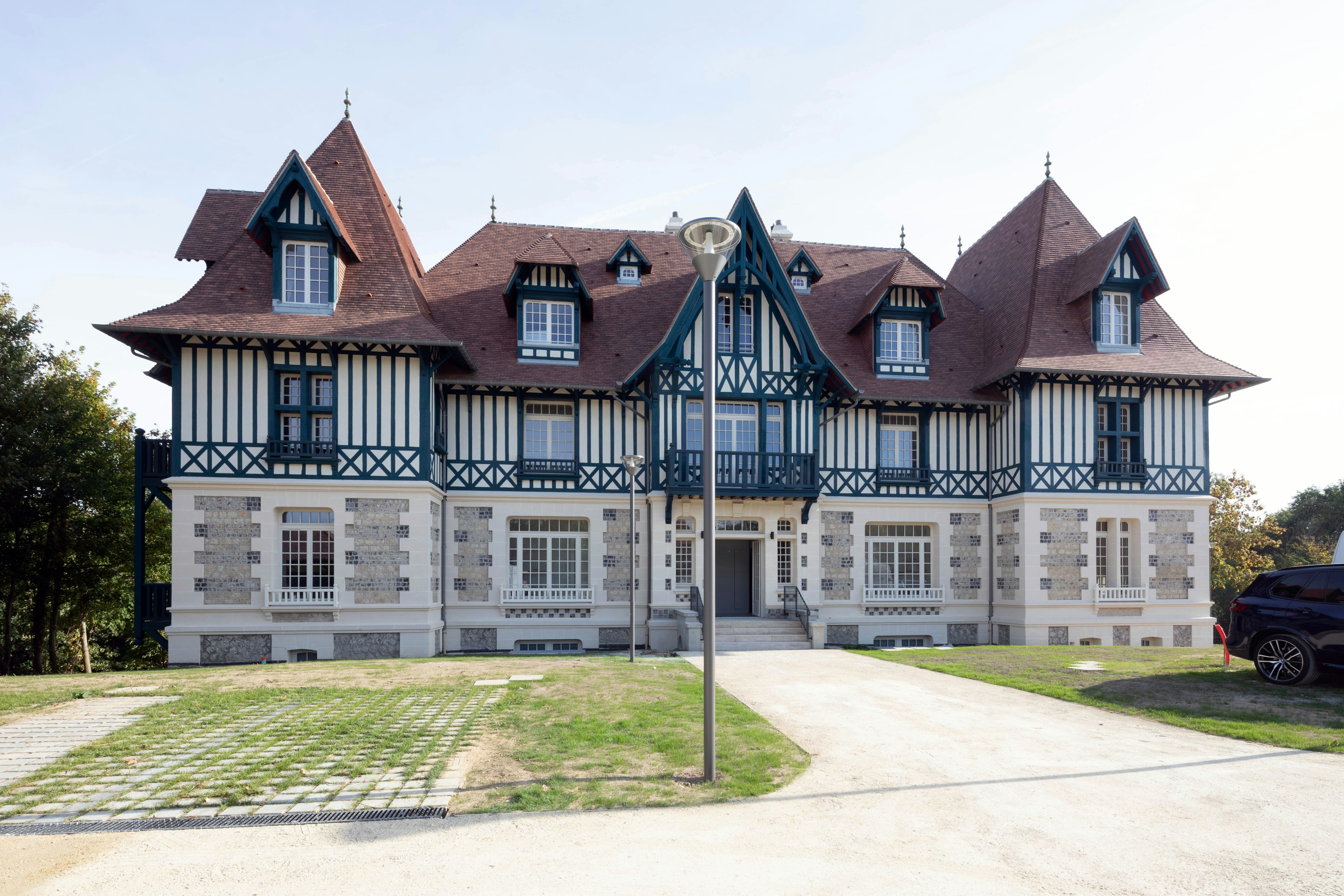 architecture, building, housing, car, transportation, vehicle, house, manor