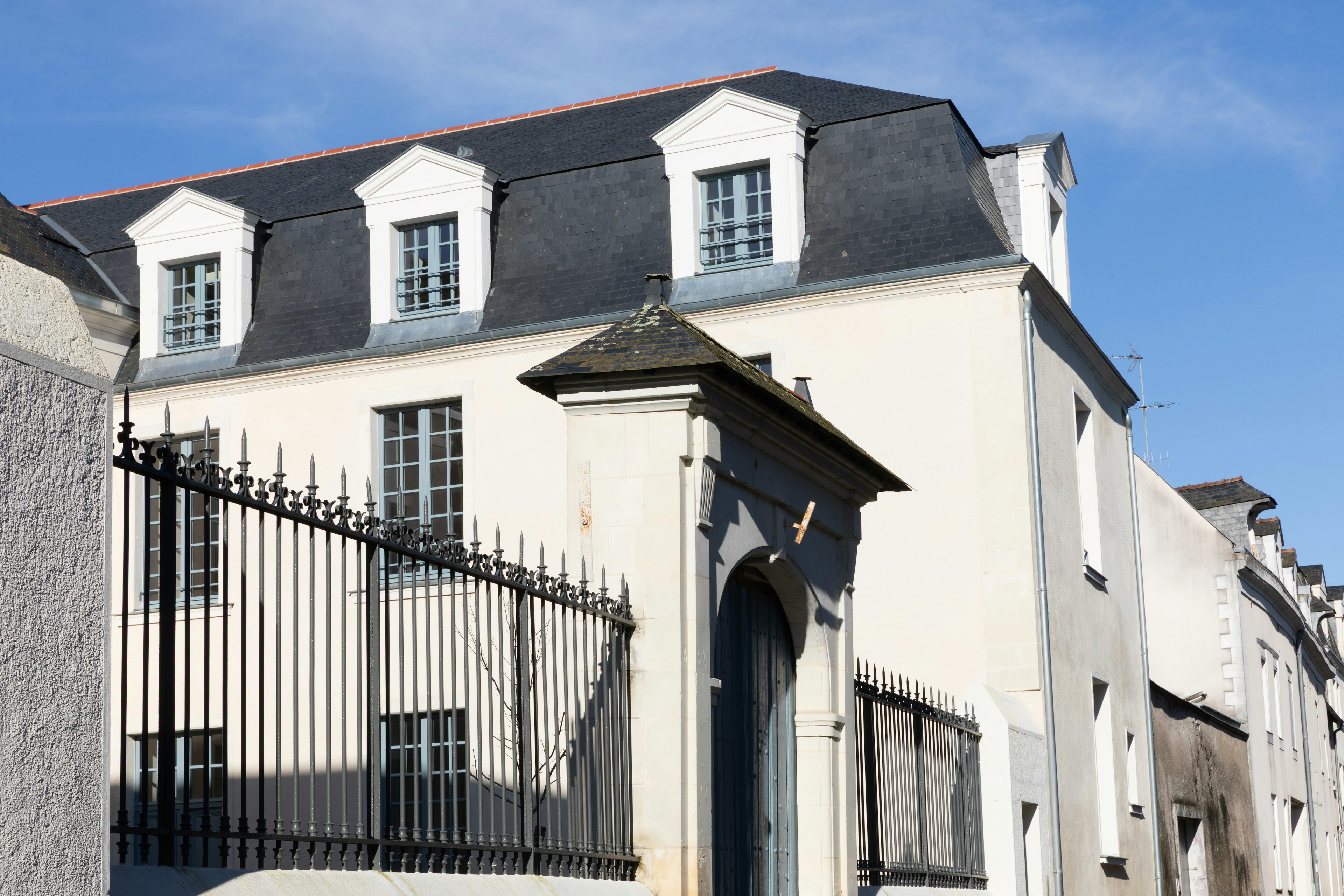 architecture, building, house, housing, villa, city, gate