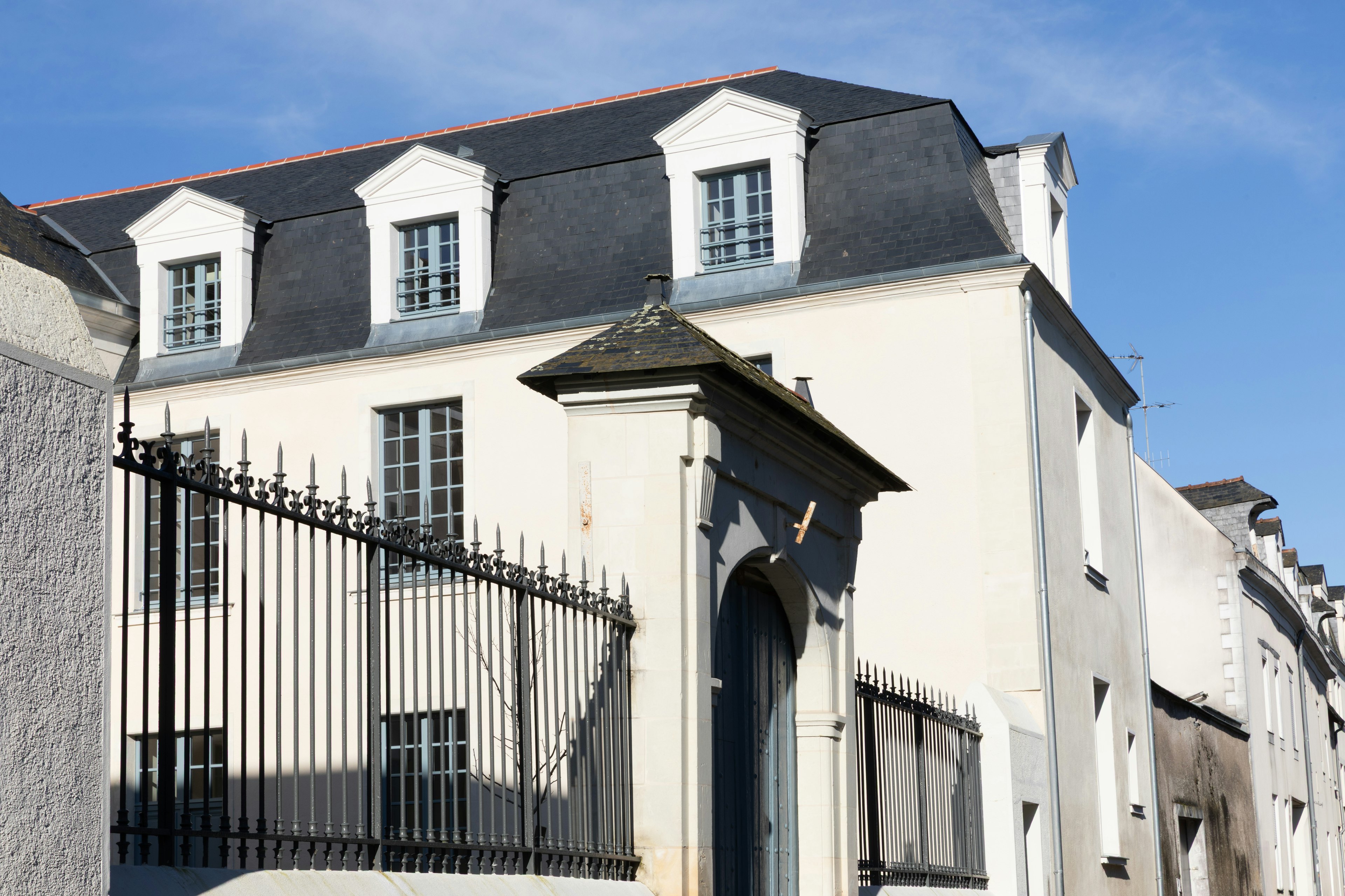 architecture, building, house, housing, villa, city, gate