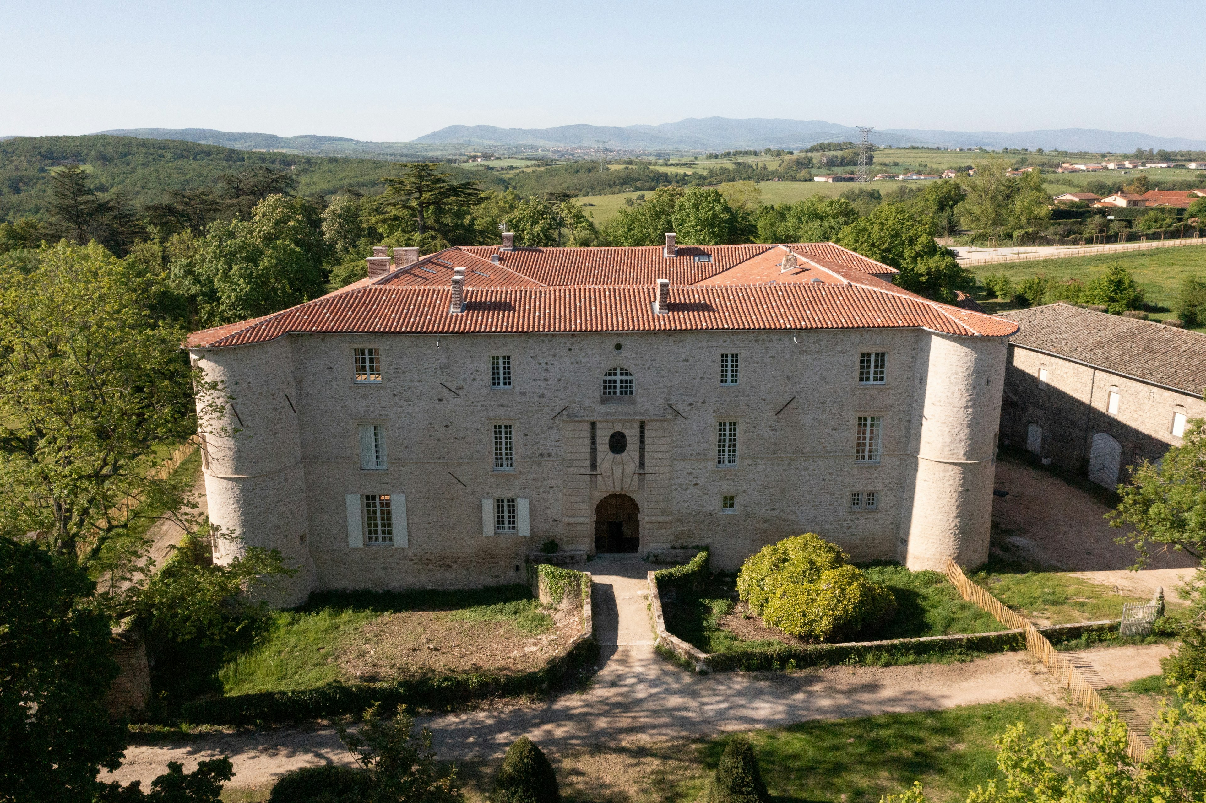 architecture, building, housing, house, outdoors, manor