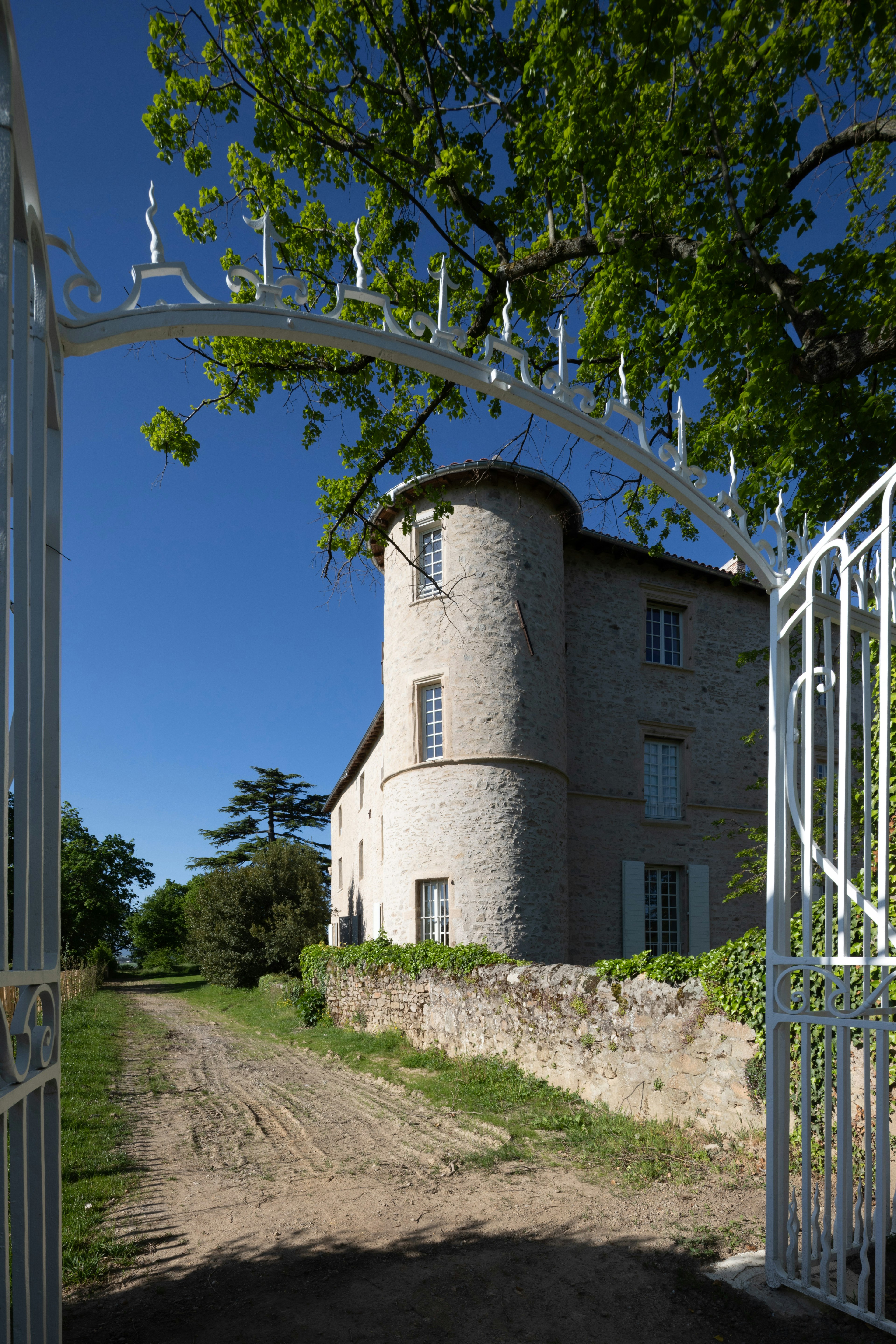 architecture, building, house, housing, villa, outdoors, gate