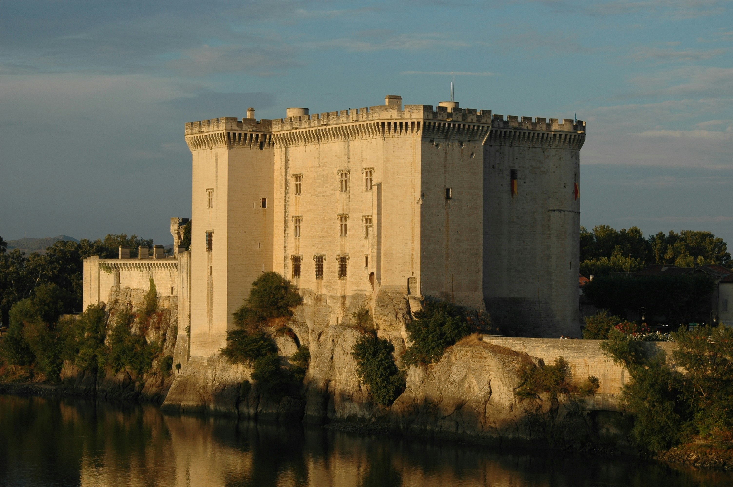 tarascon, chateau, roy rené, bouches du rhône, provence, monument, médiéval, architecture, building, castle, fortress, fort, moat