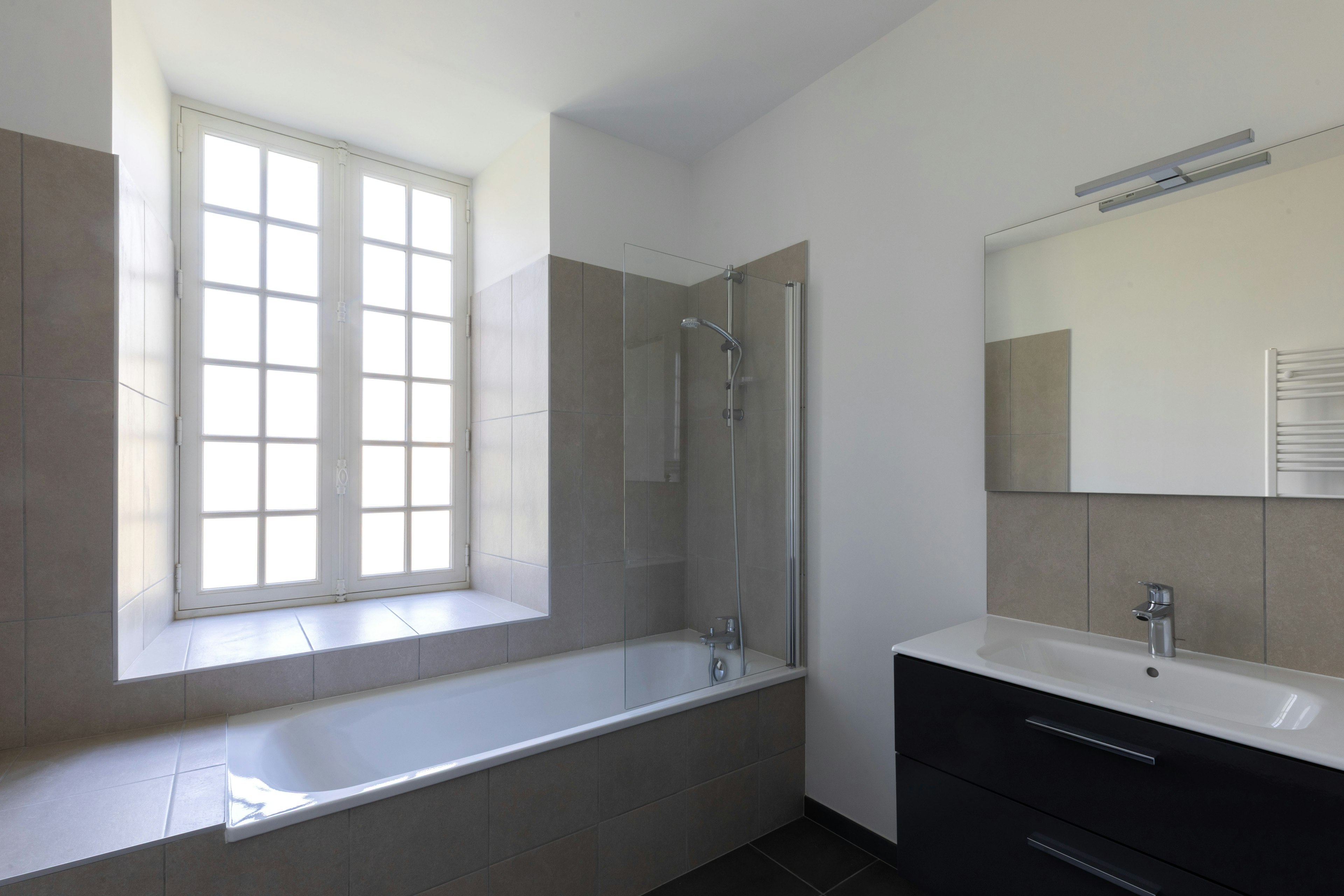bathing, sink, sink faucet, bathtub, person, tub, indoors