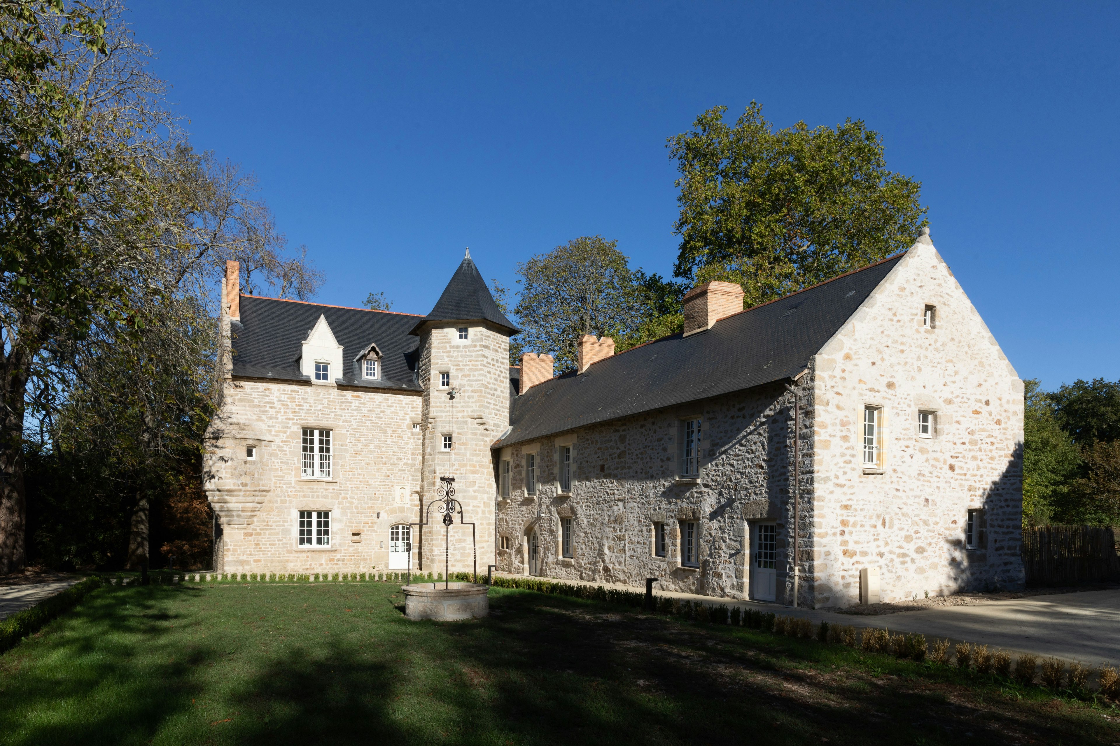 architecture, building, housing, house, villa, manor, grass, plant, monastery