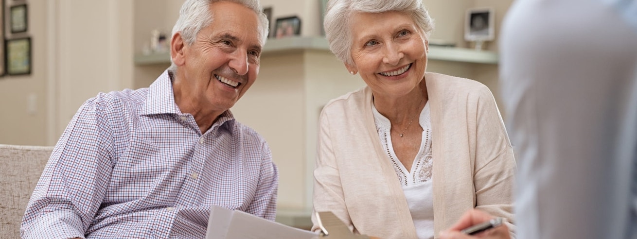 Personnes seniors faisant appel à un mandataire