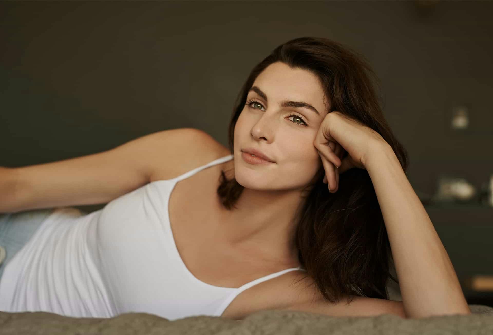 Woman lying on bed