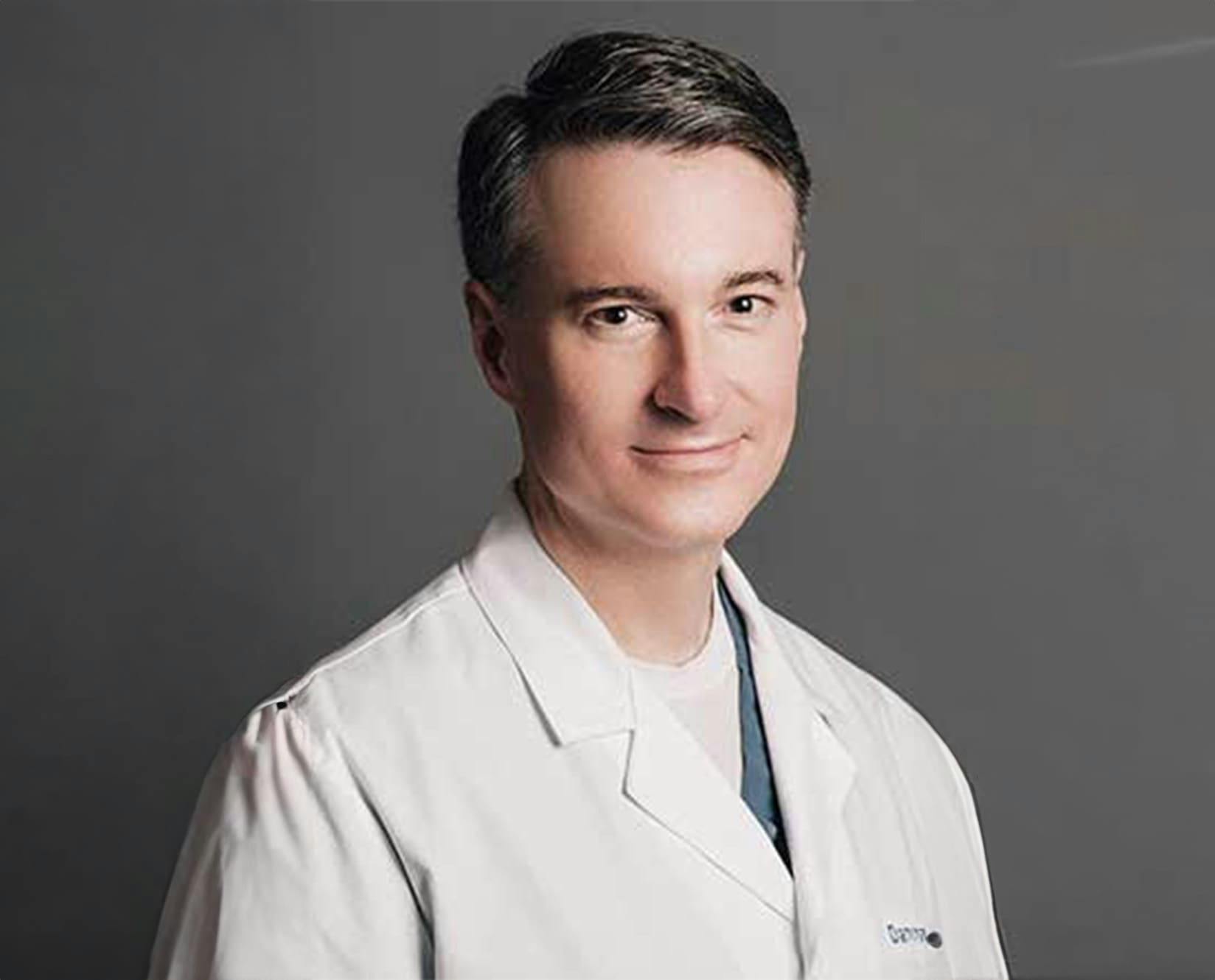 Dr. Damon Petinelli at Dello Russo Laser Vision