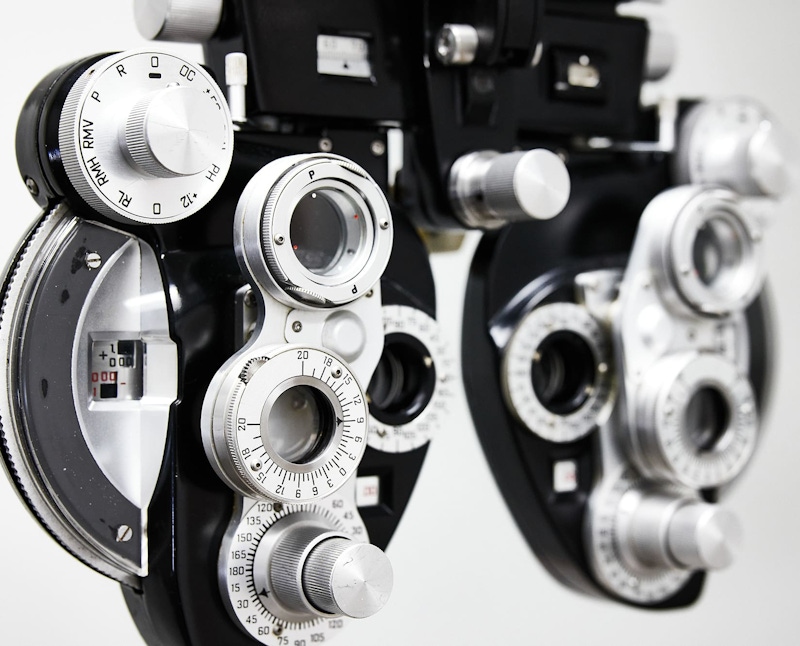 Eye examination equipment