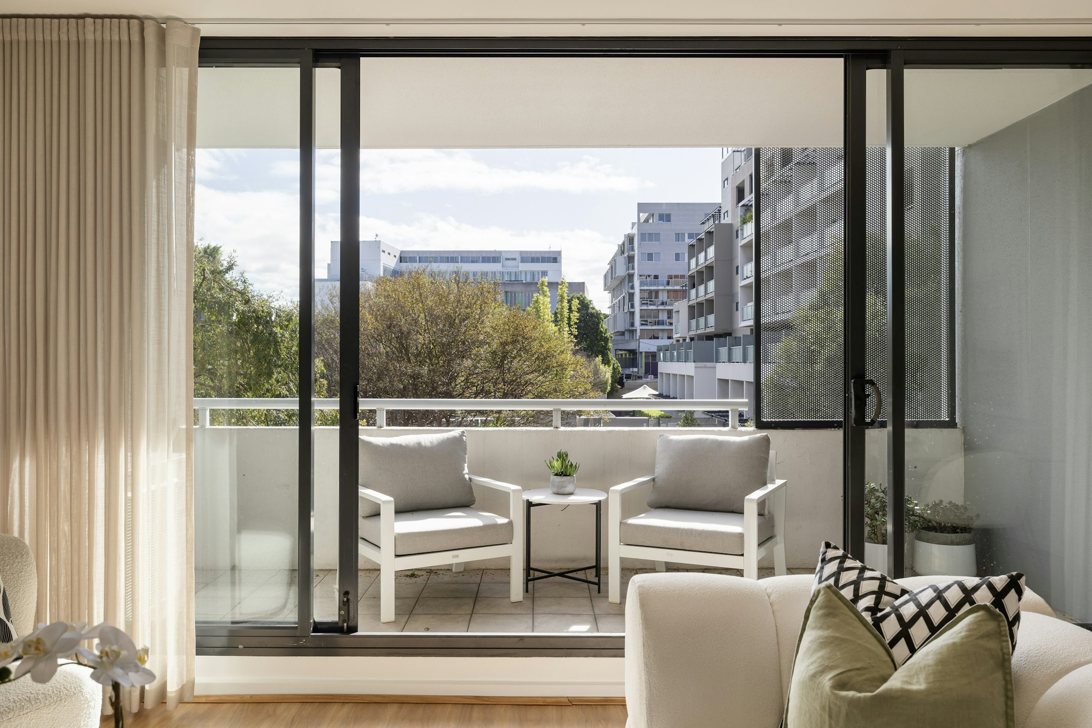 balcony