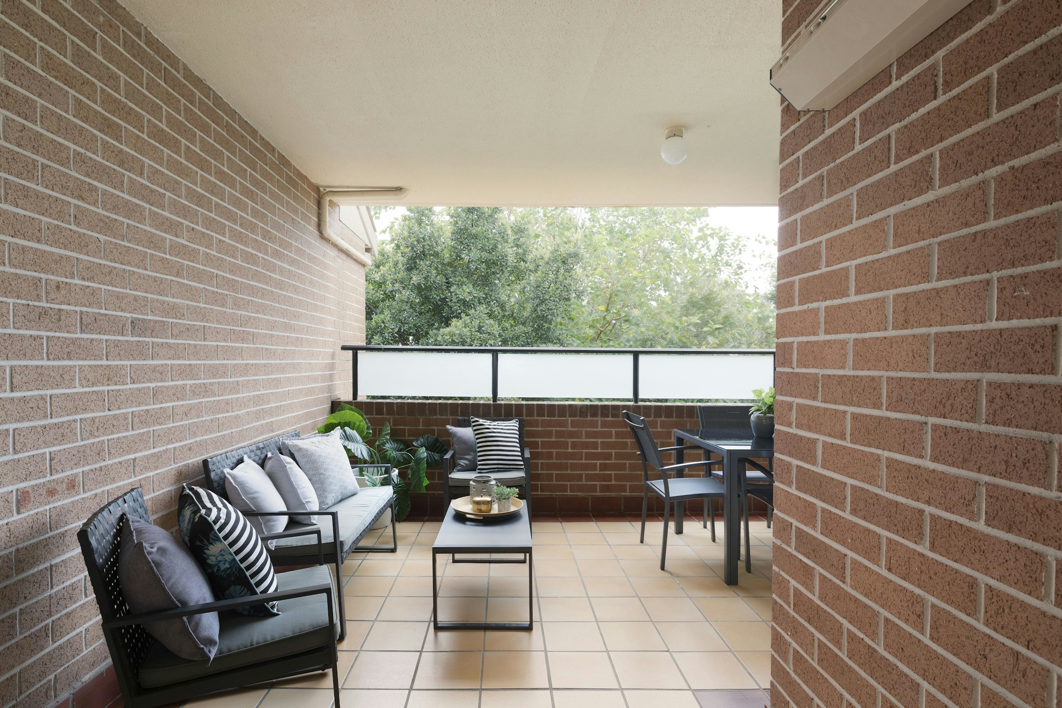 balcony