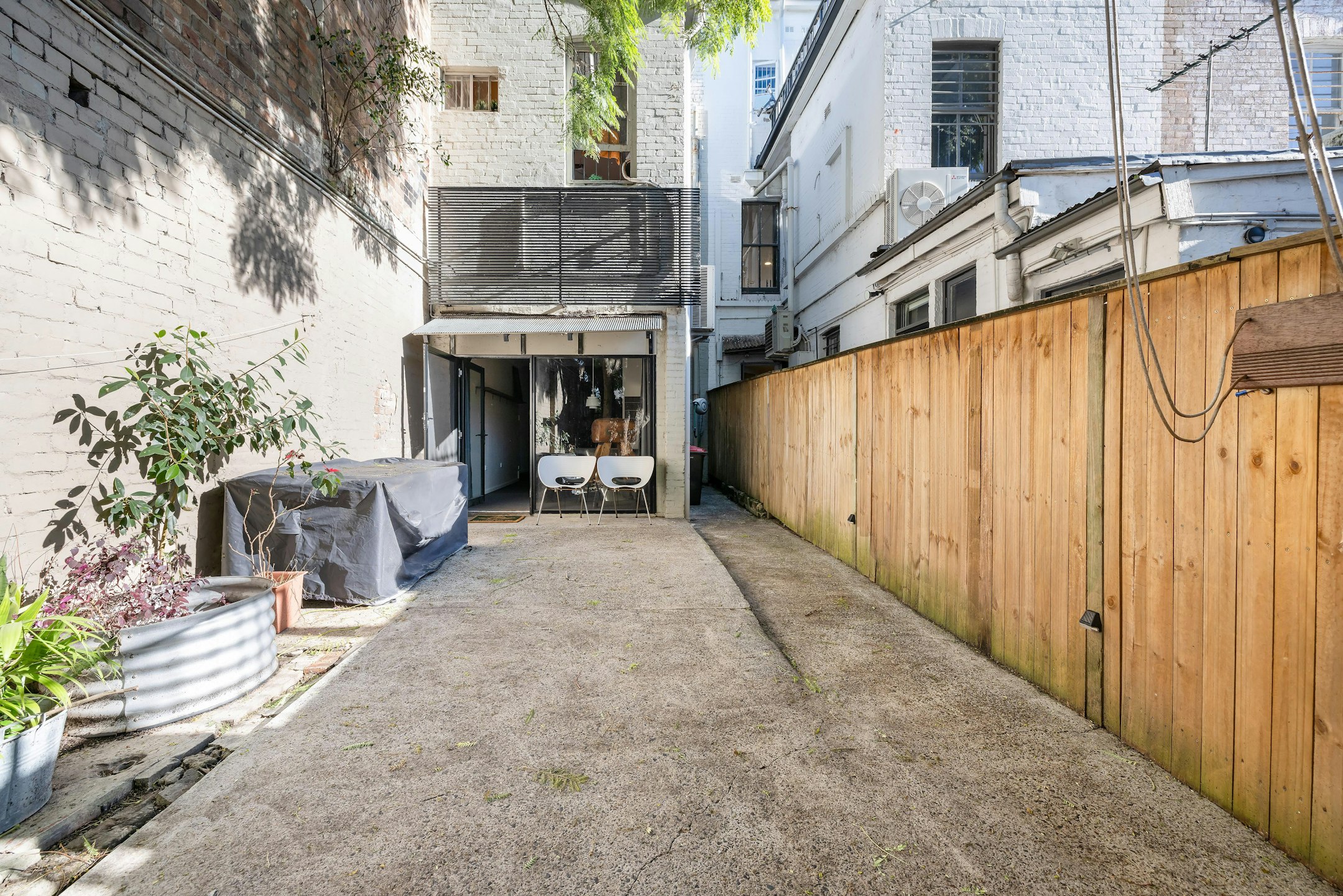 alley