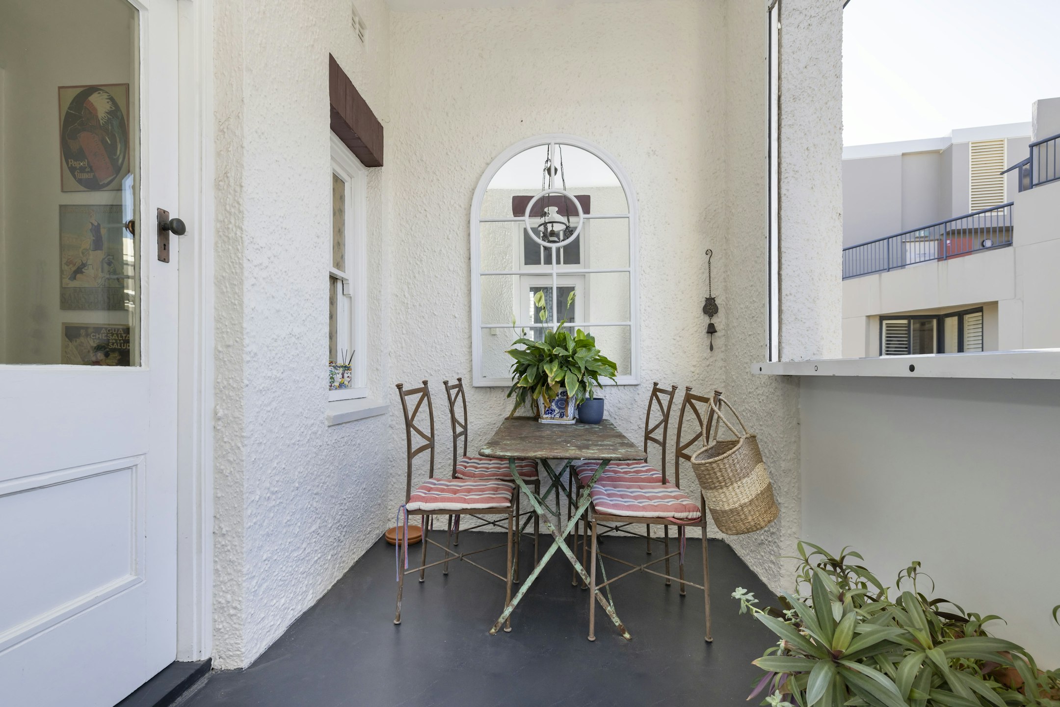 balcony
