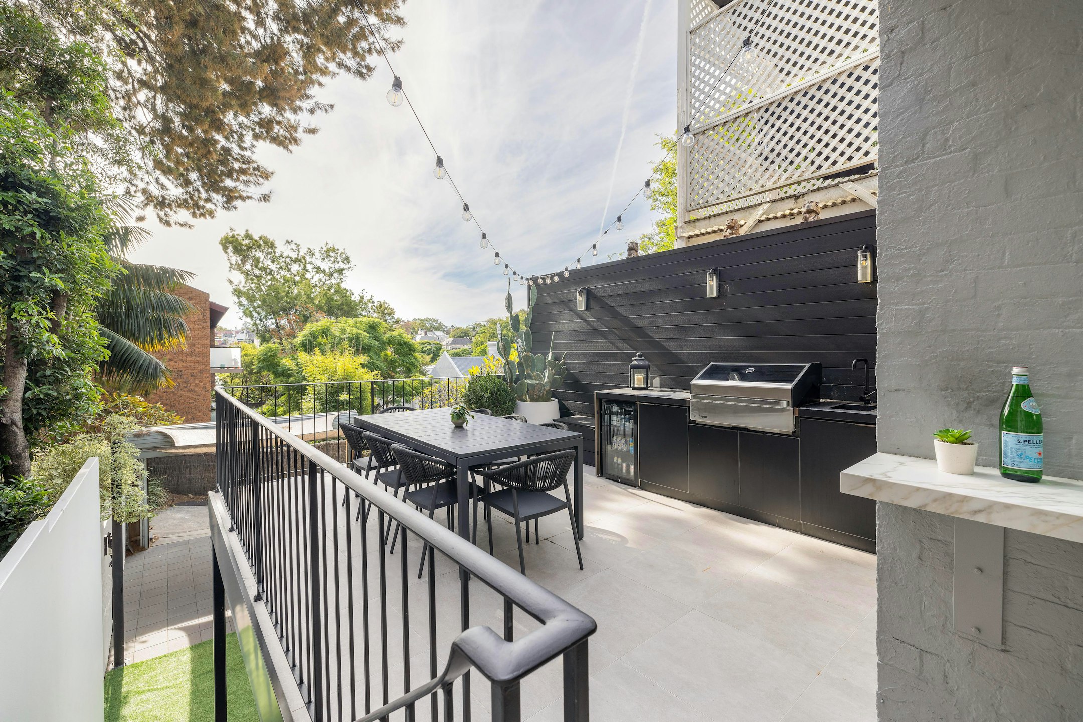 balcony