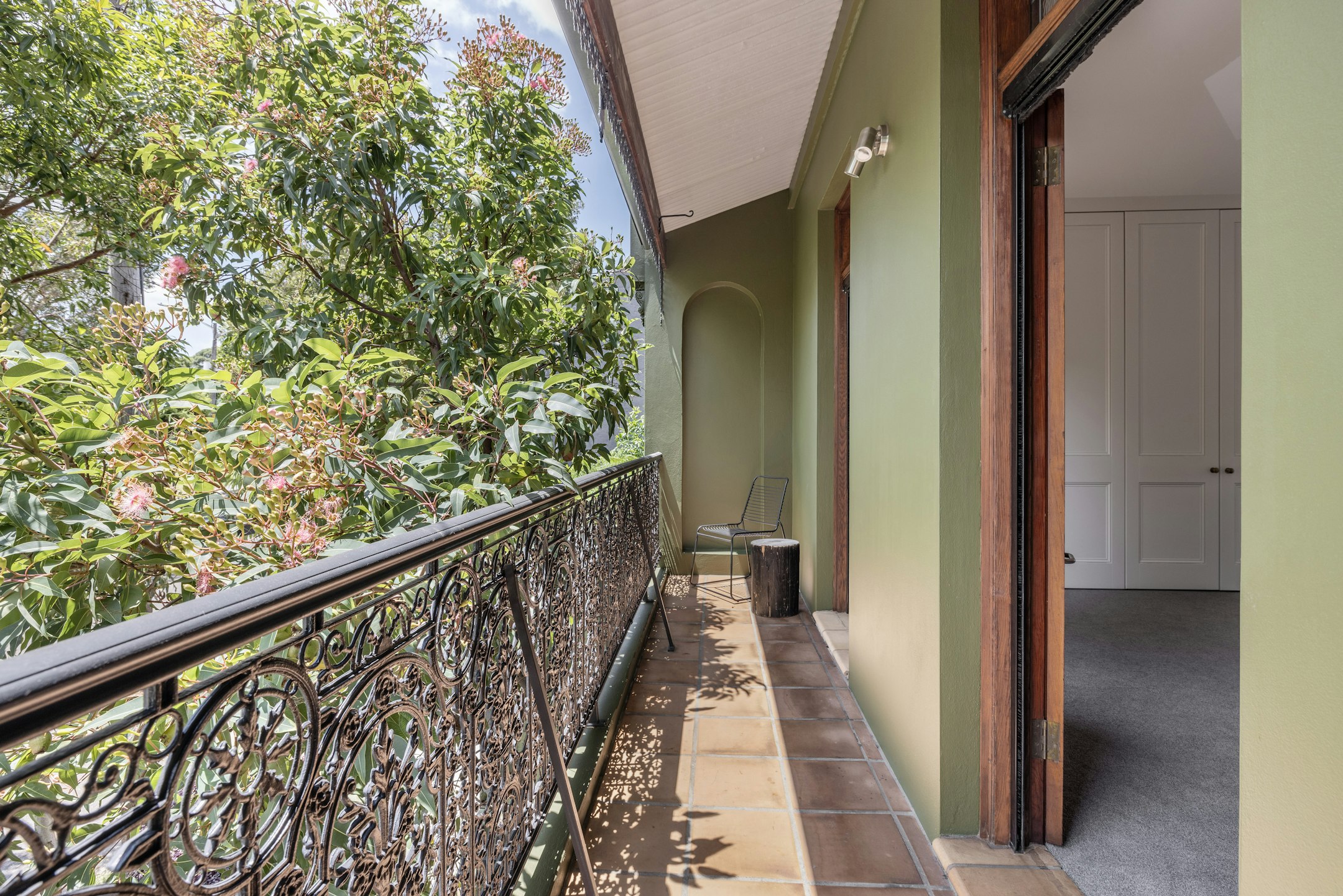balcony