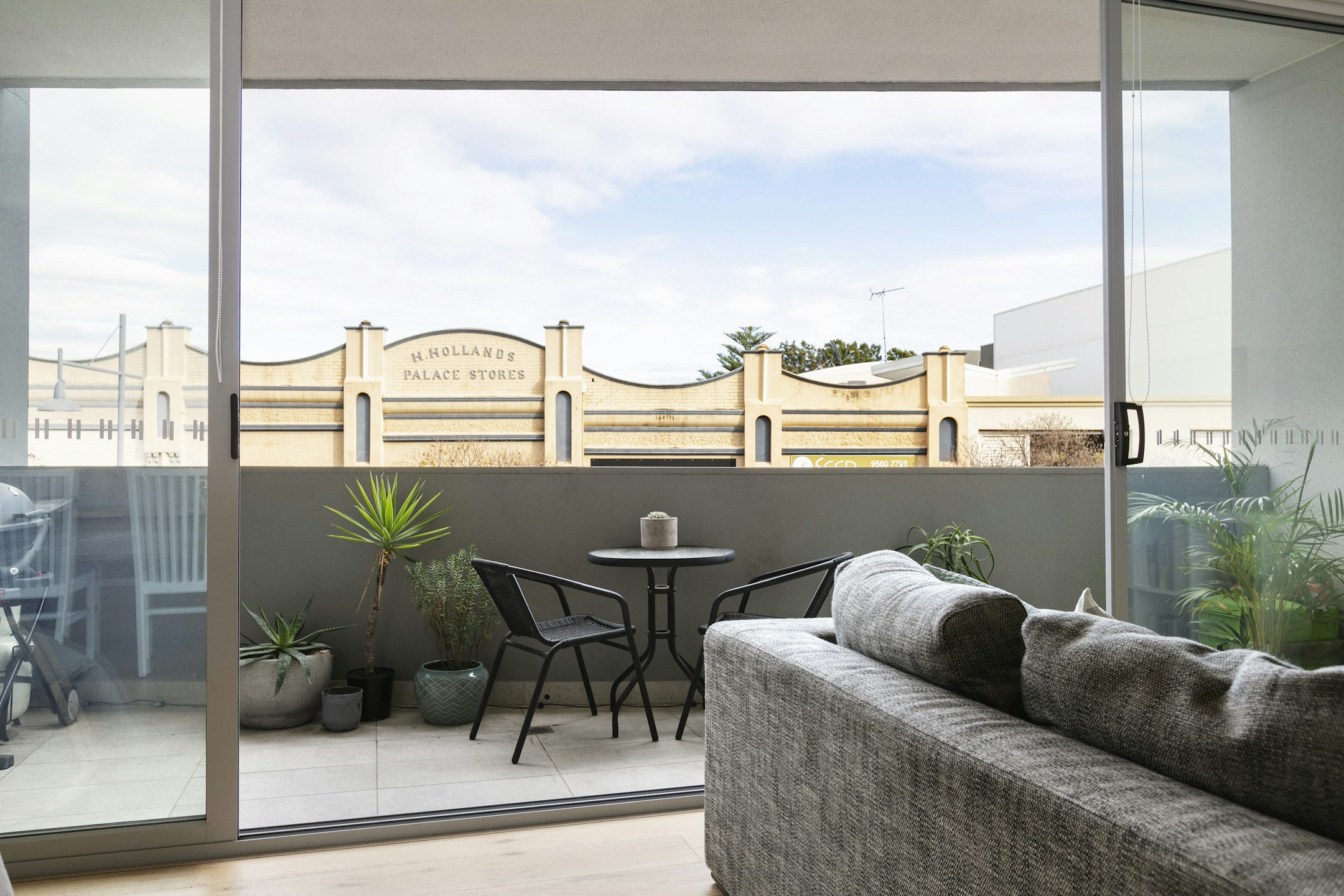 balcony