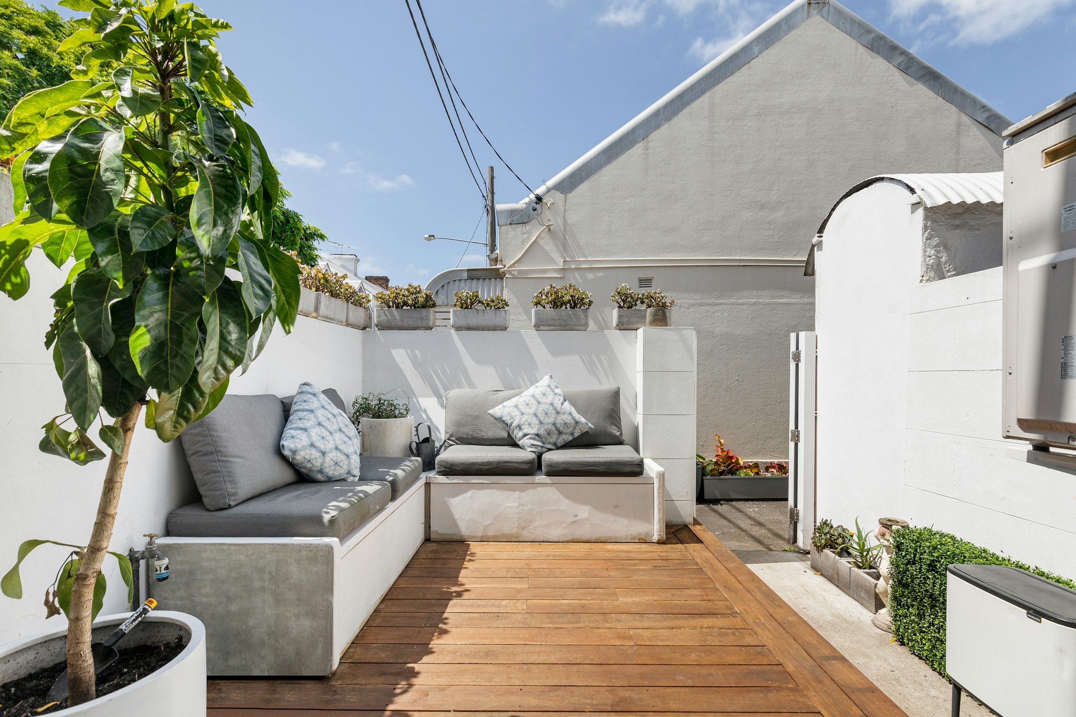balcony