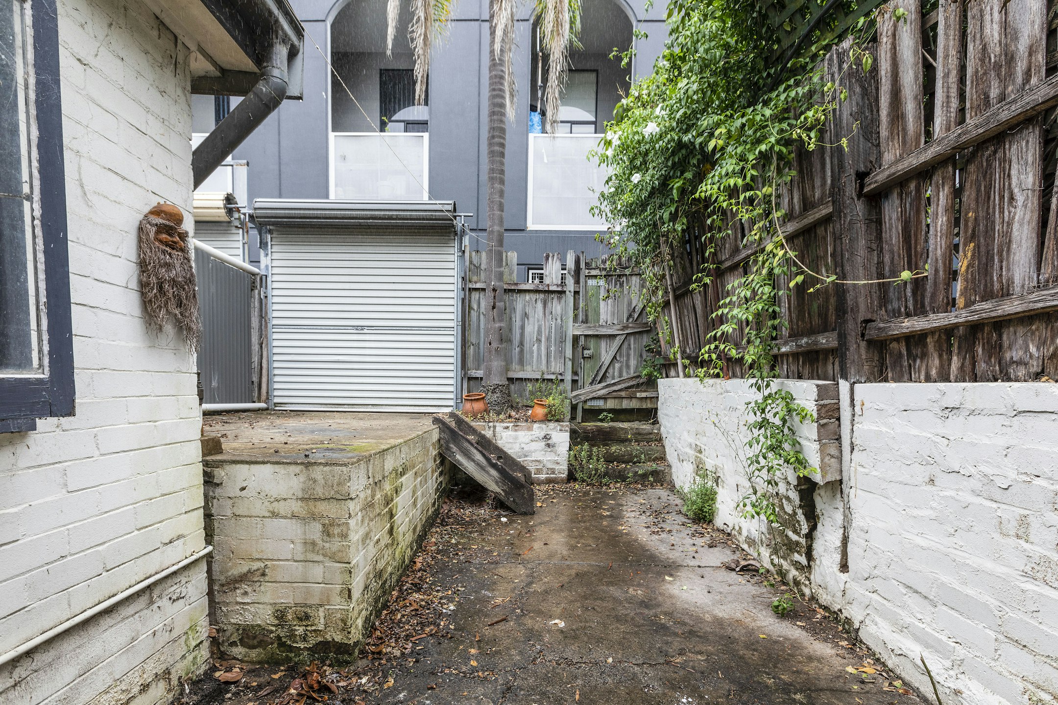 alley
