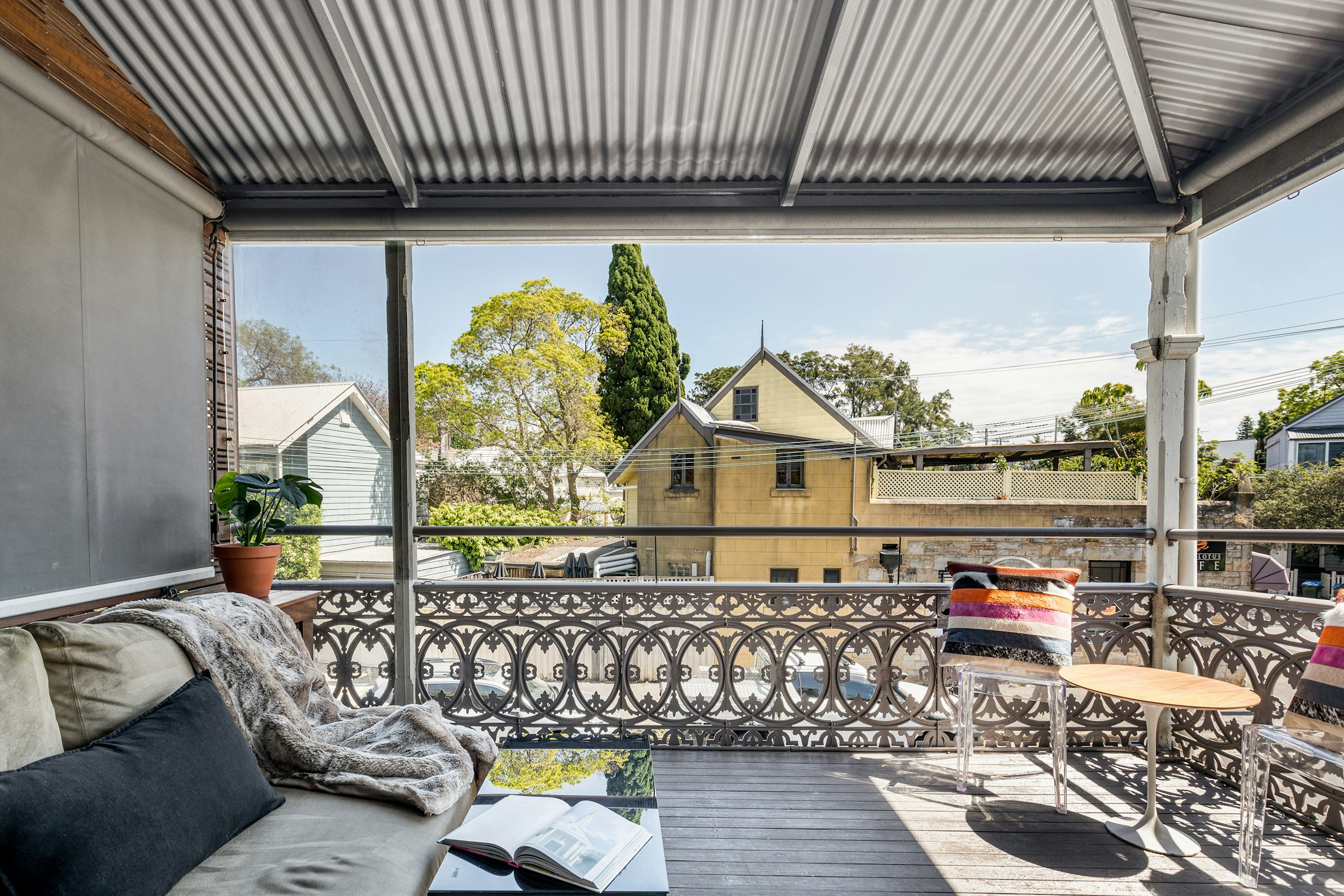 balcony