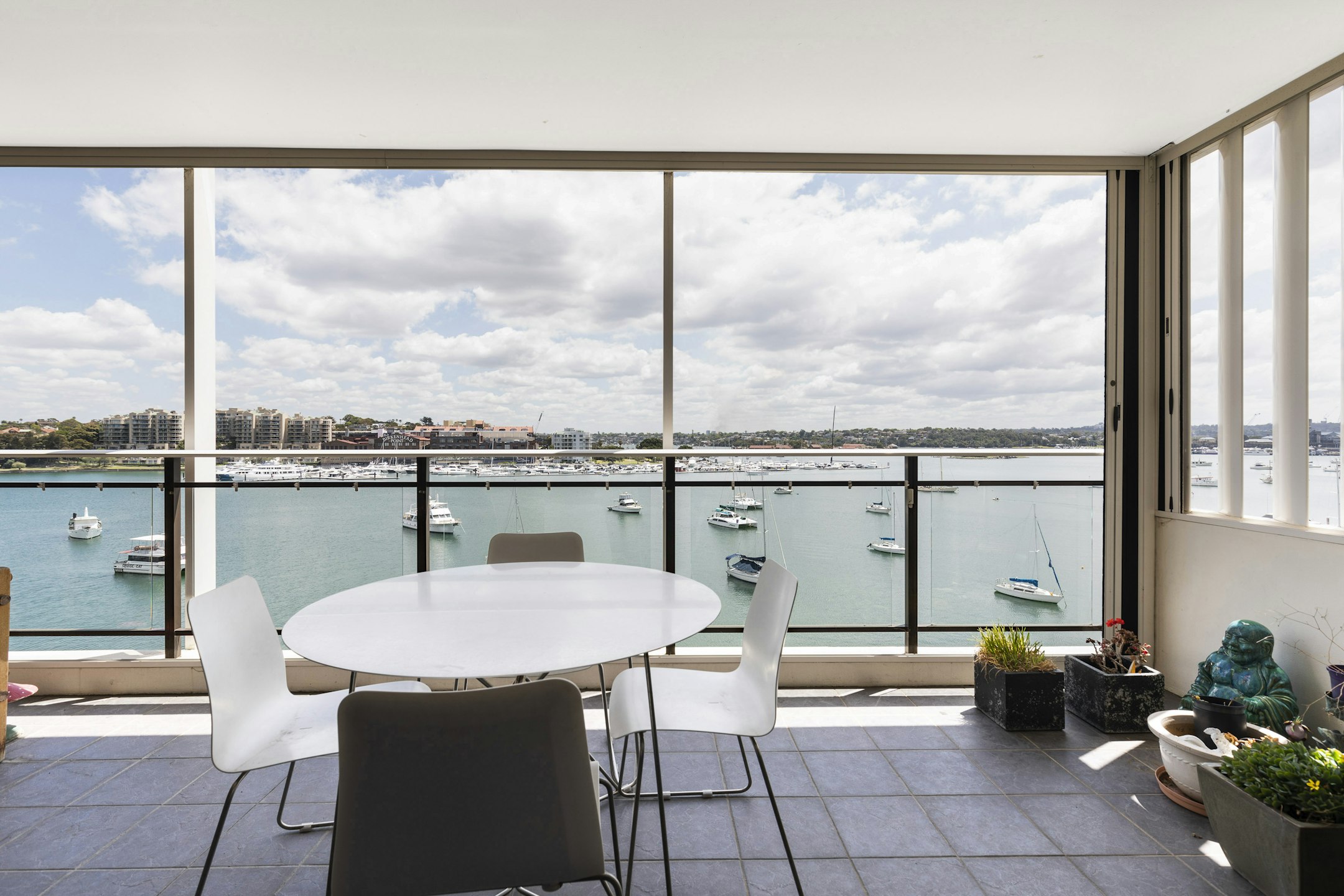 balcony