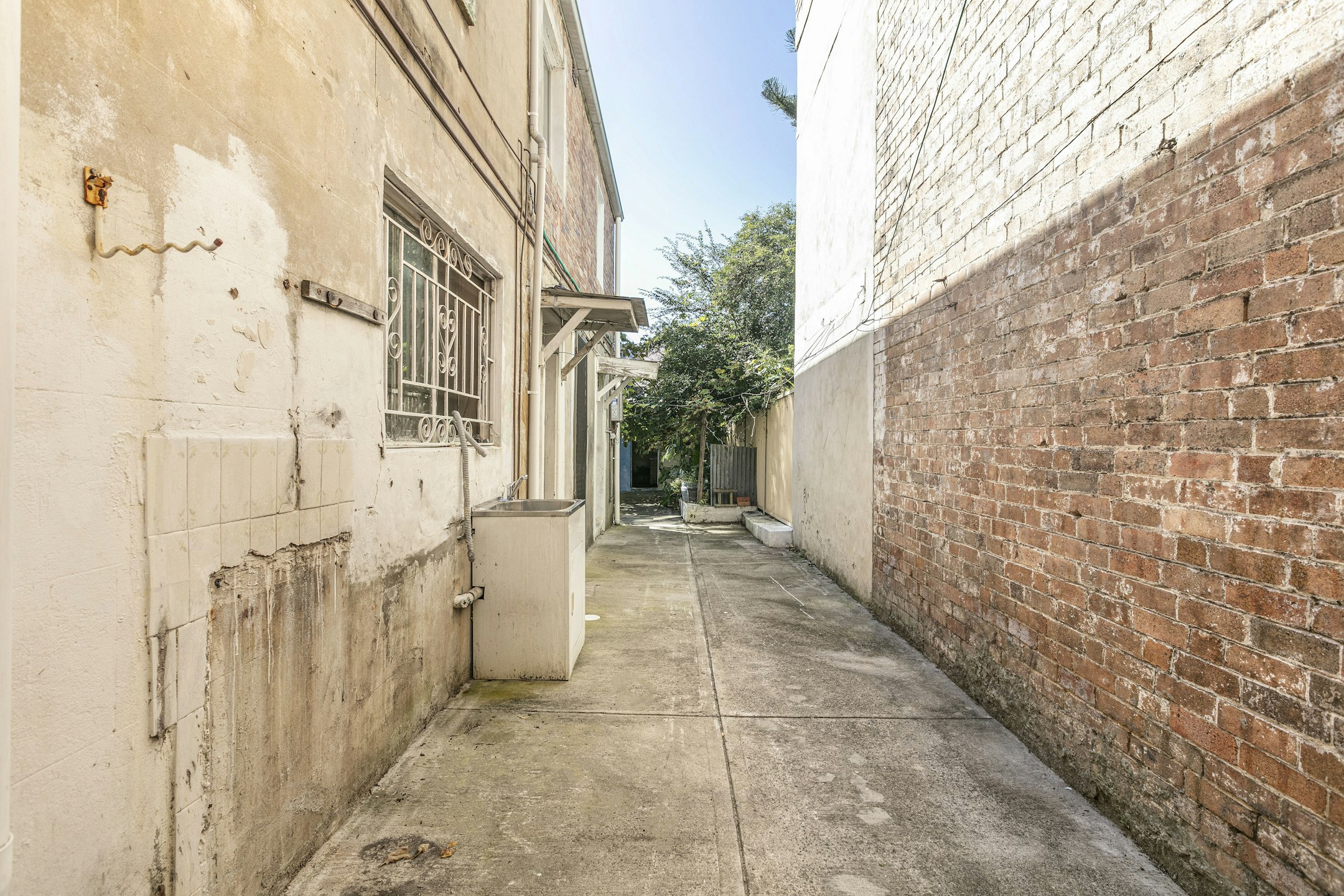 alley