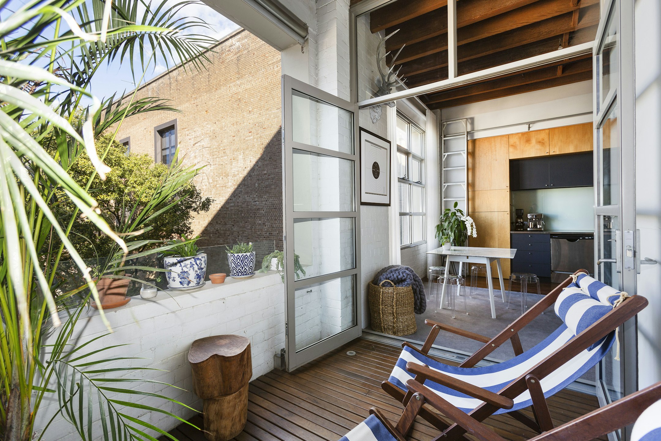 balcony
