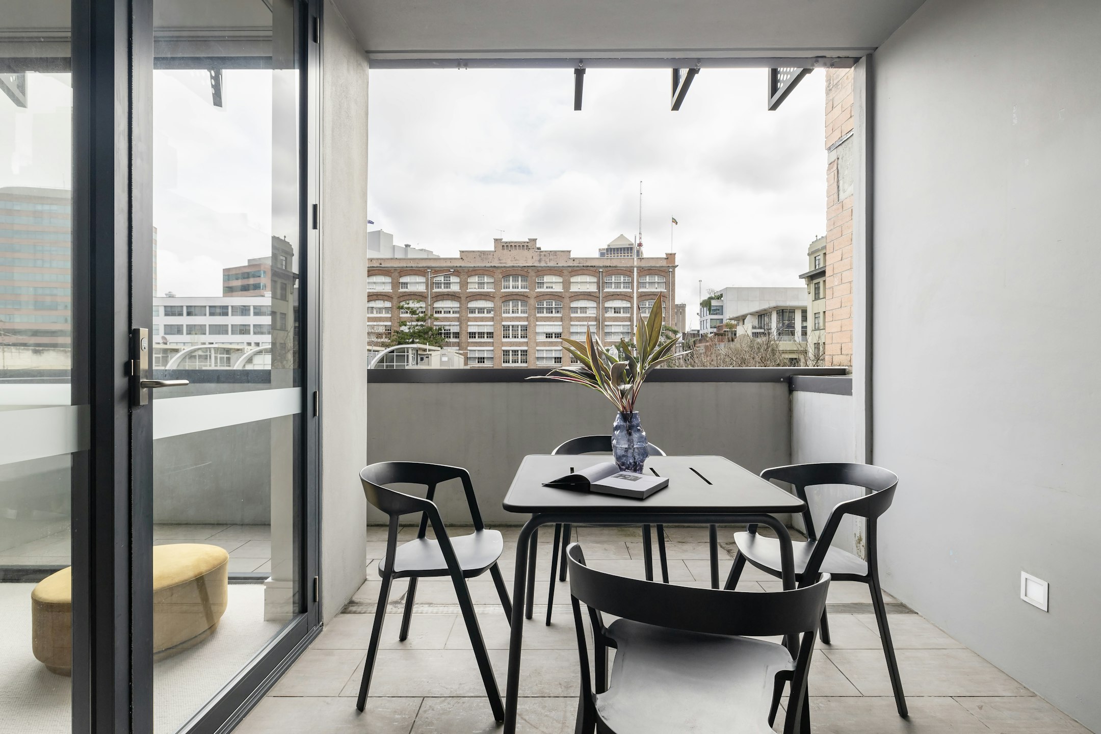 balcony