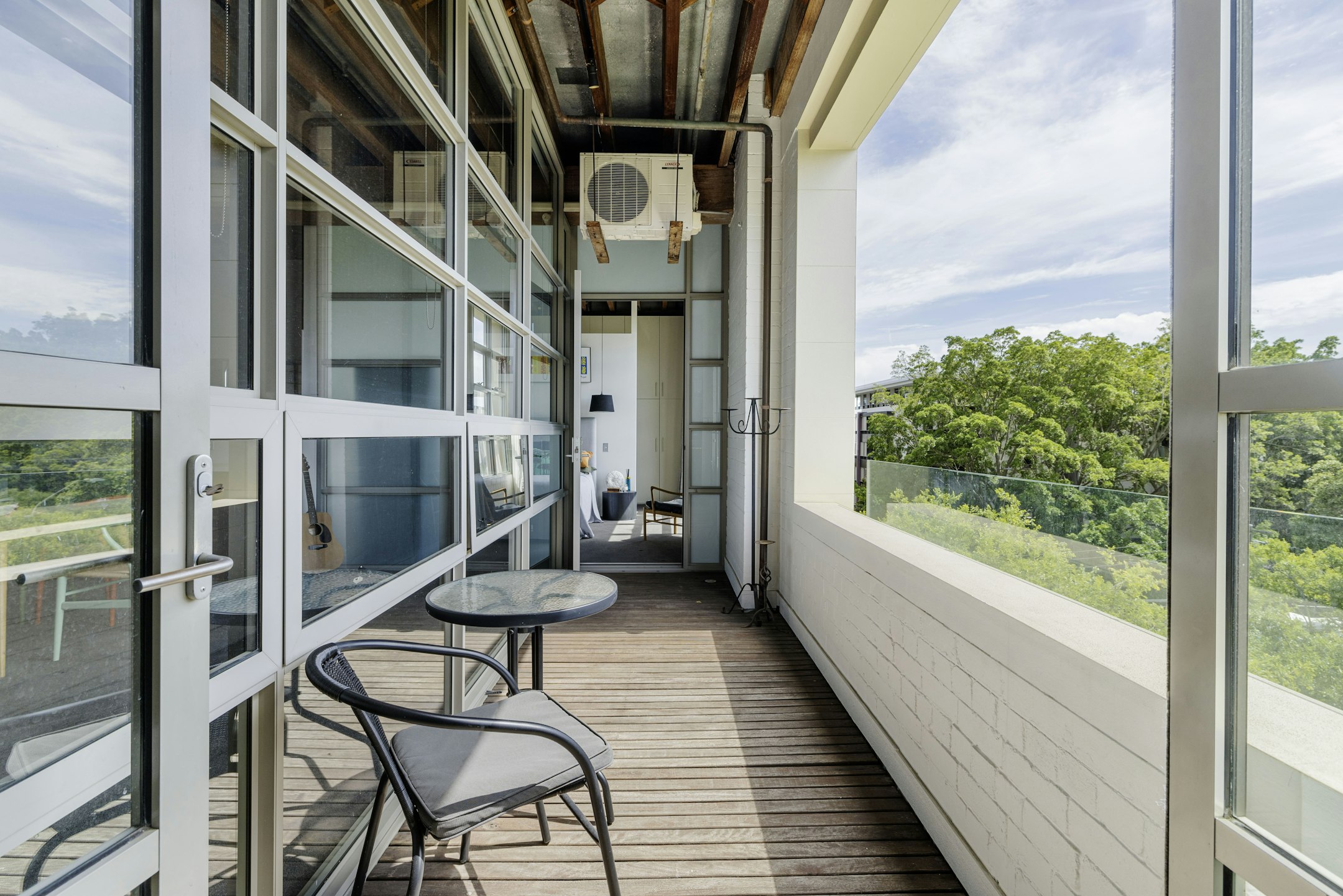 balcony