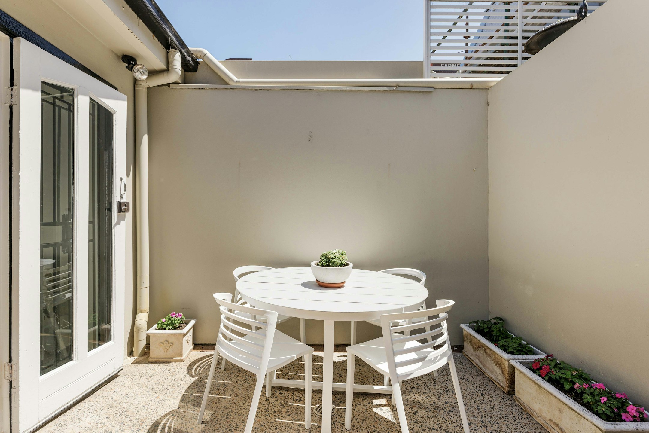 balcony