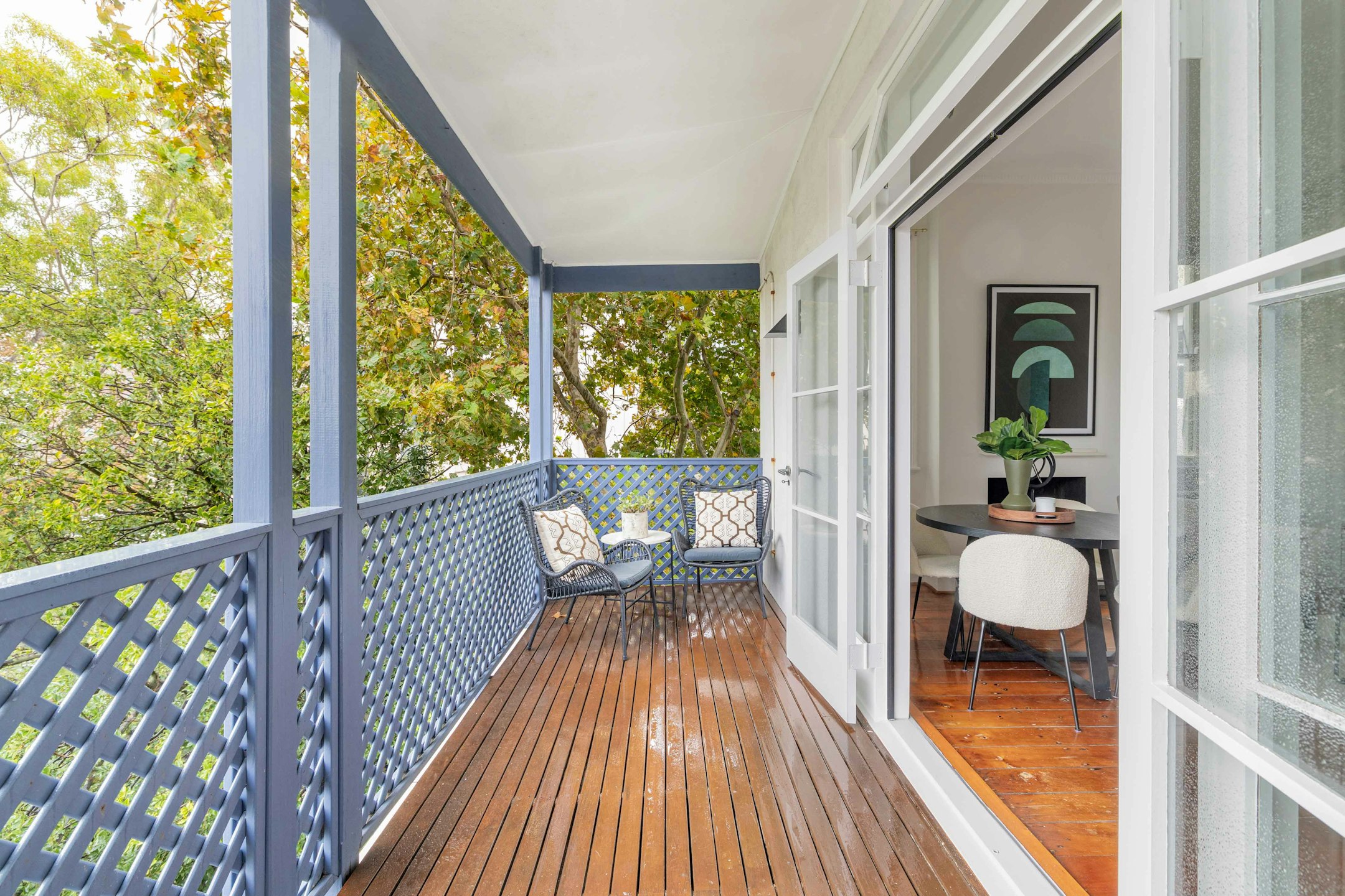 balcony
