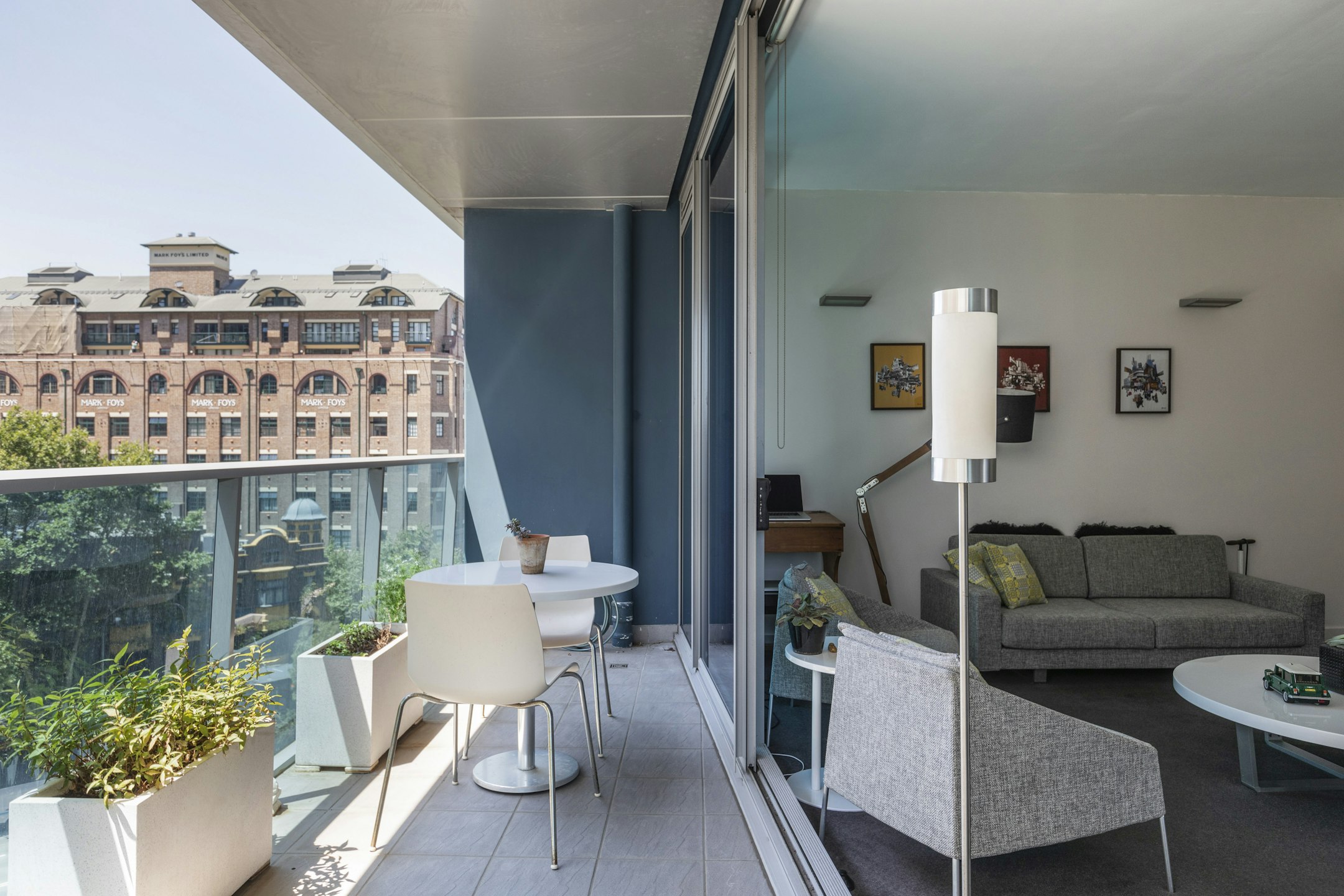 balcony