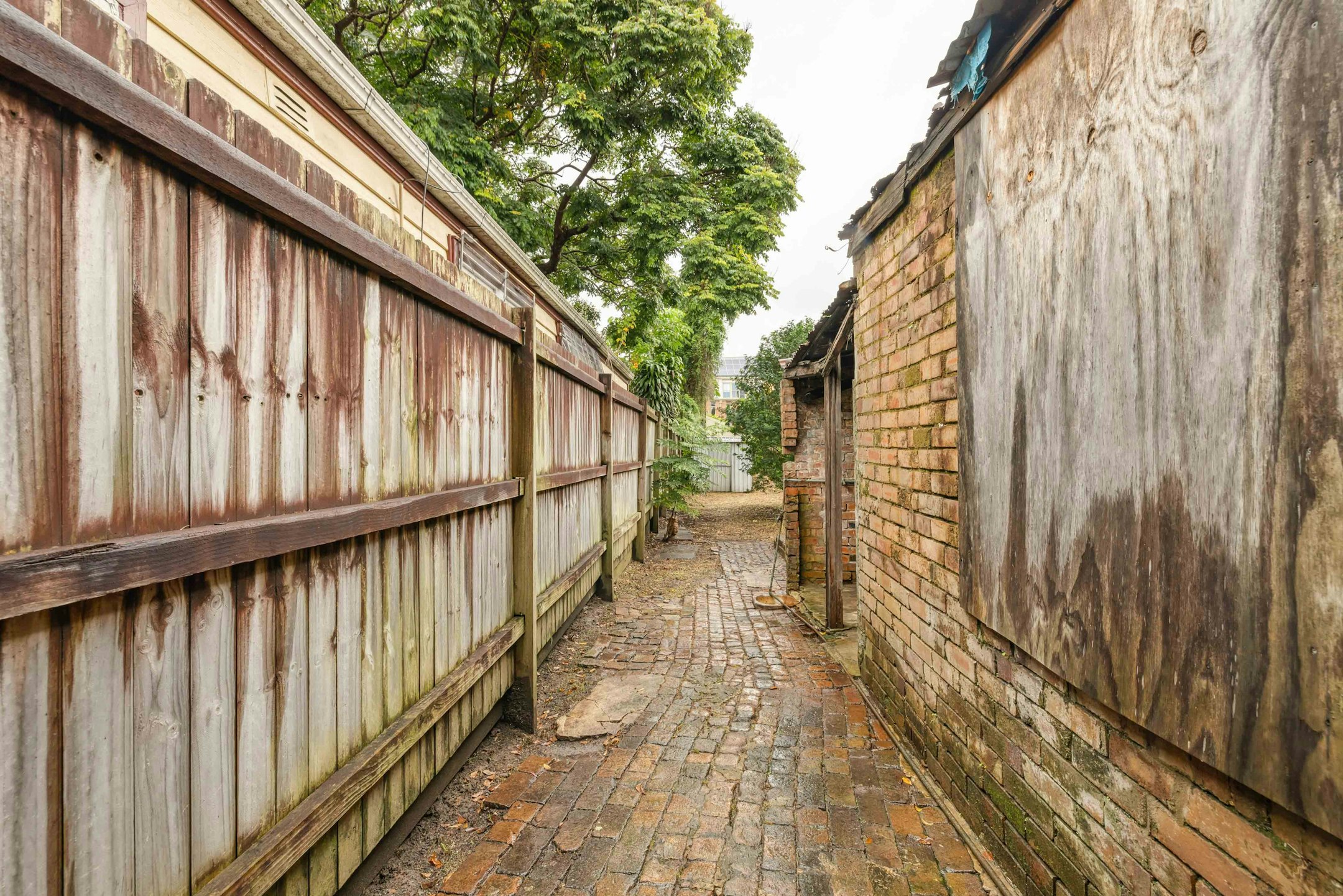 alley