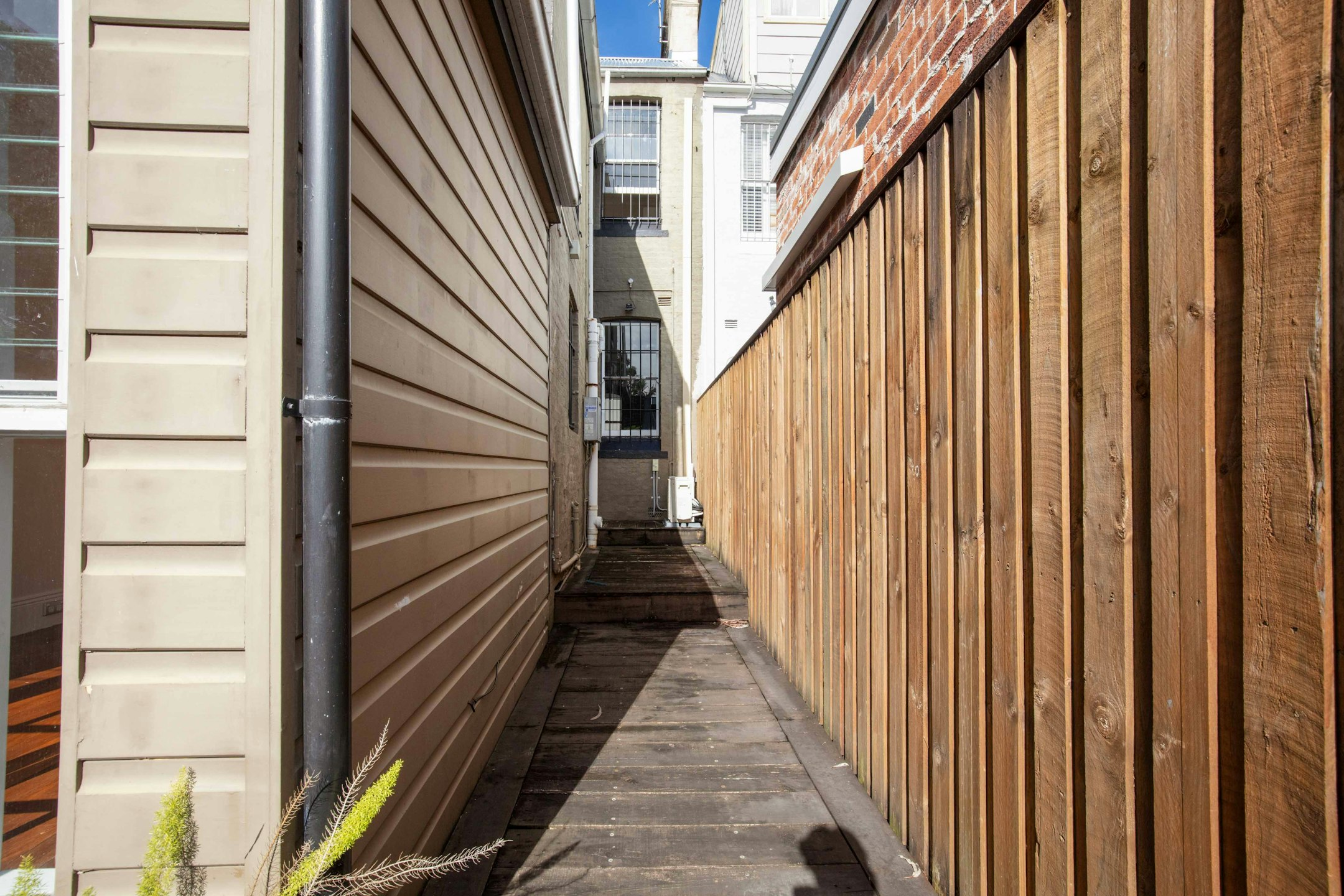 alley