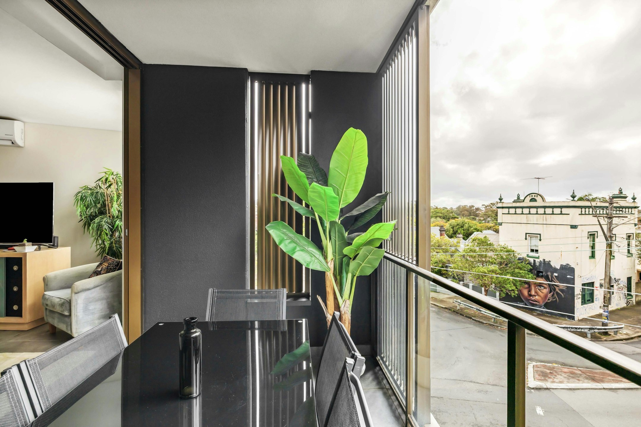 balcony