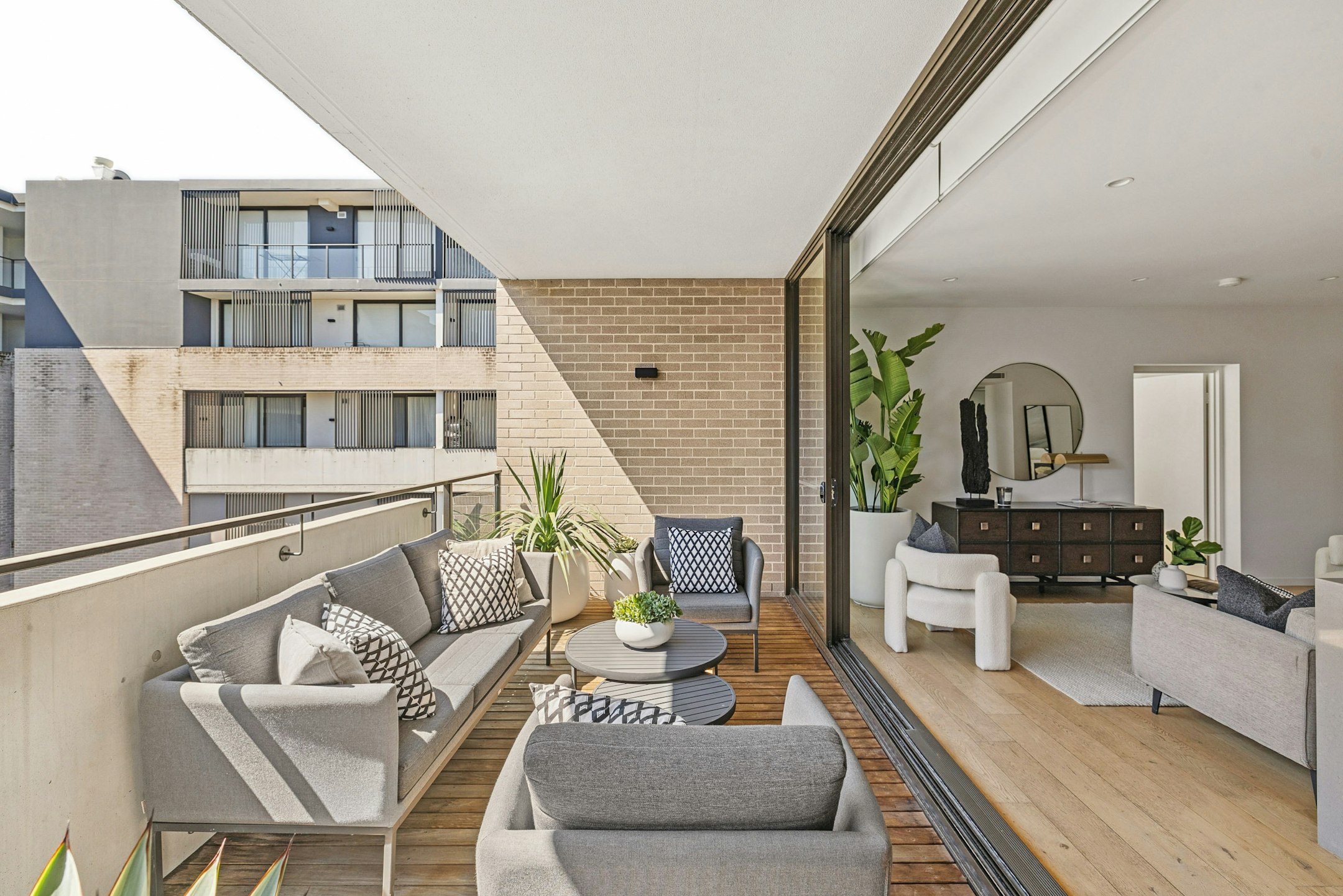 balcony