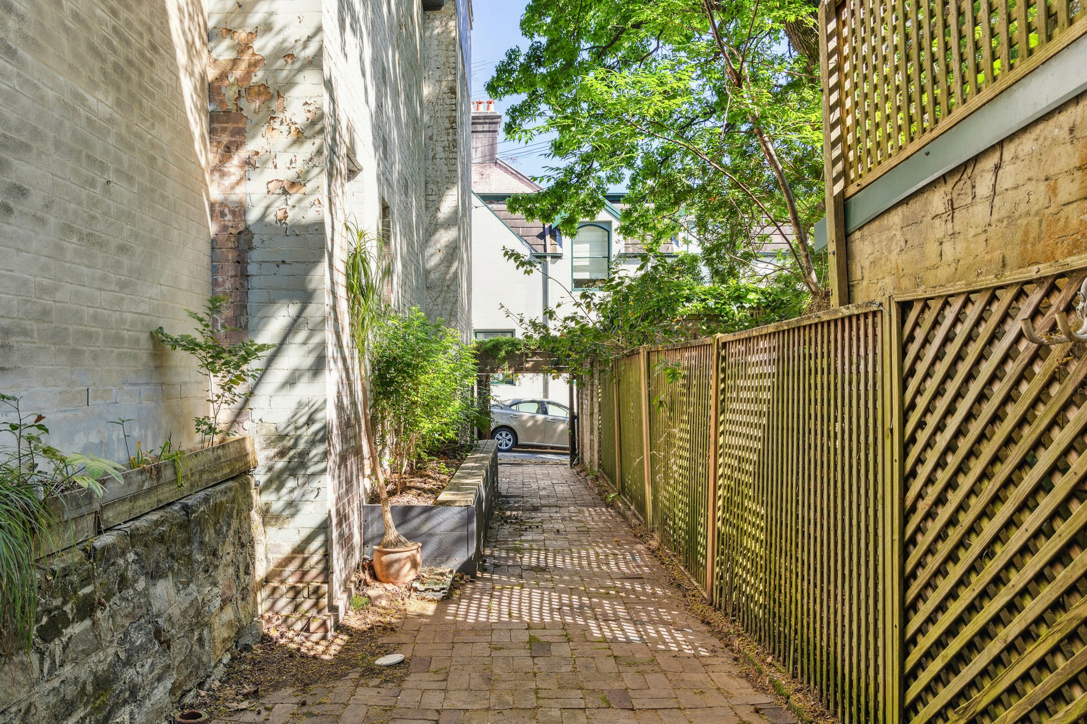 alley