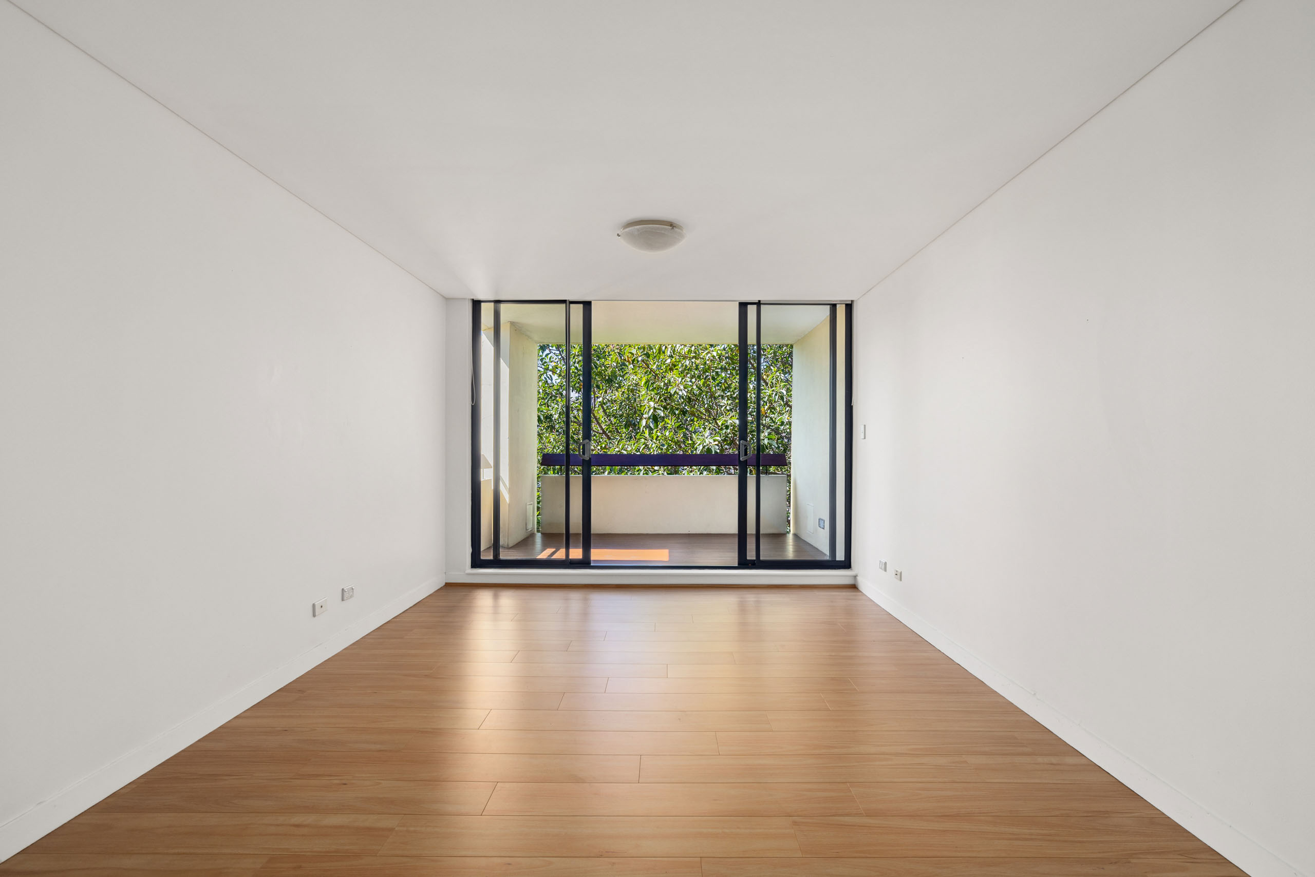 604/8 Cooper Street, Surry Hills - Image 1